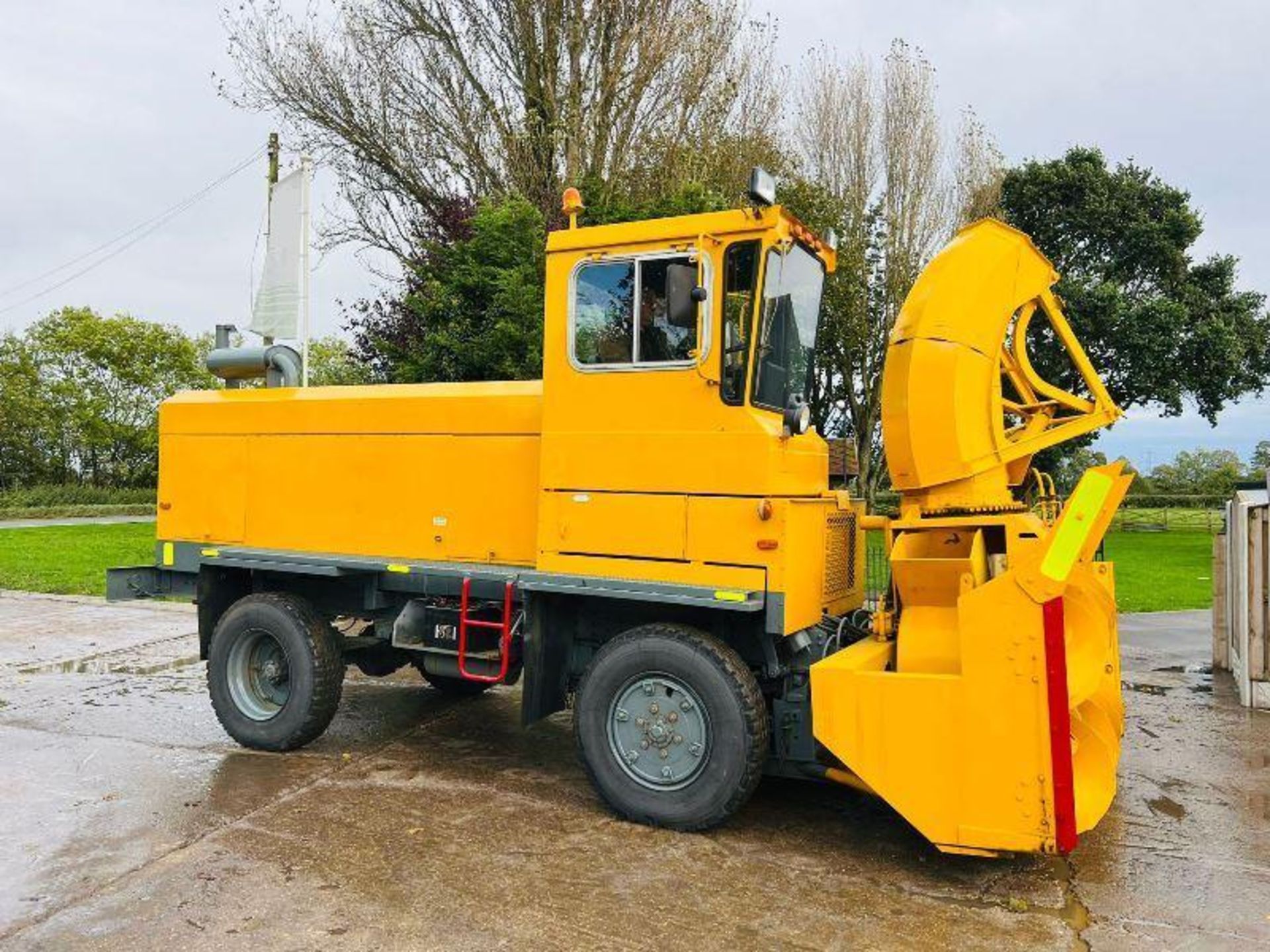 SNOW BLOWER 4X4 C/W DETROIT TURBO ENGINE - Image 17 of 17