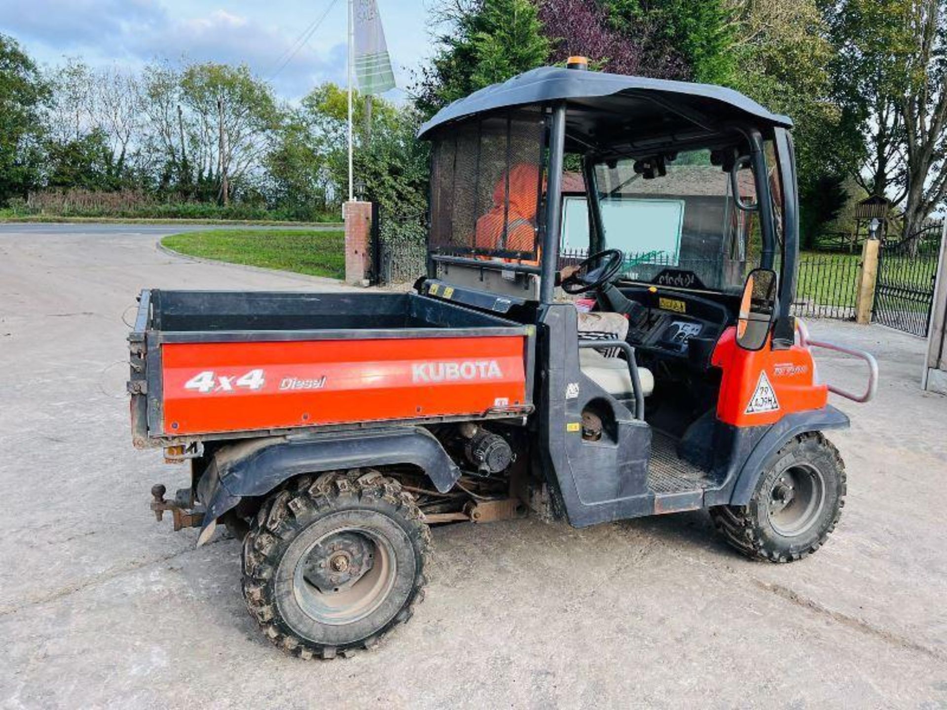 KUBOTA RTV900 4WD UTV *ROAD REGISTERED* C/W KUBOTA ENGINE - Image 15 of 17