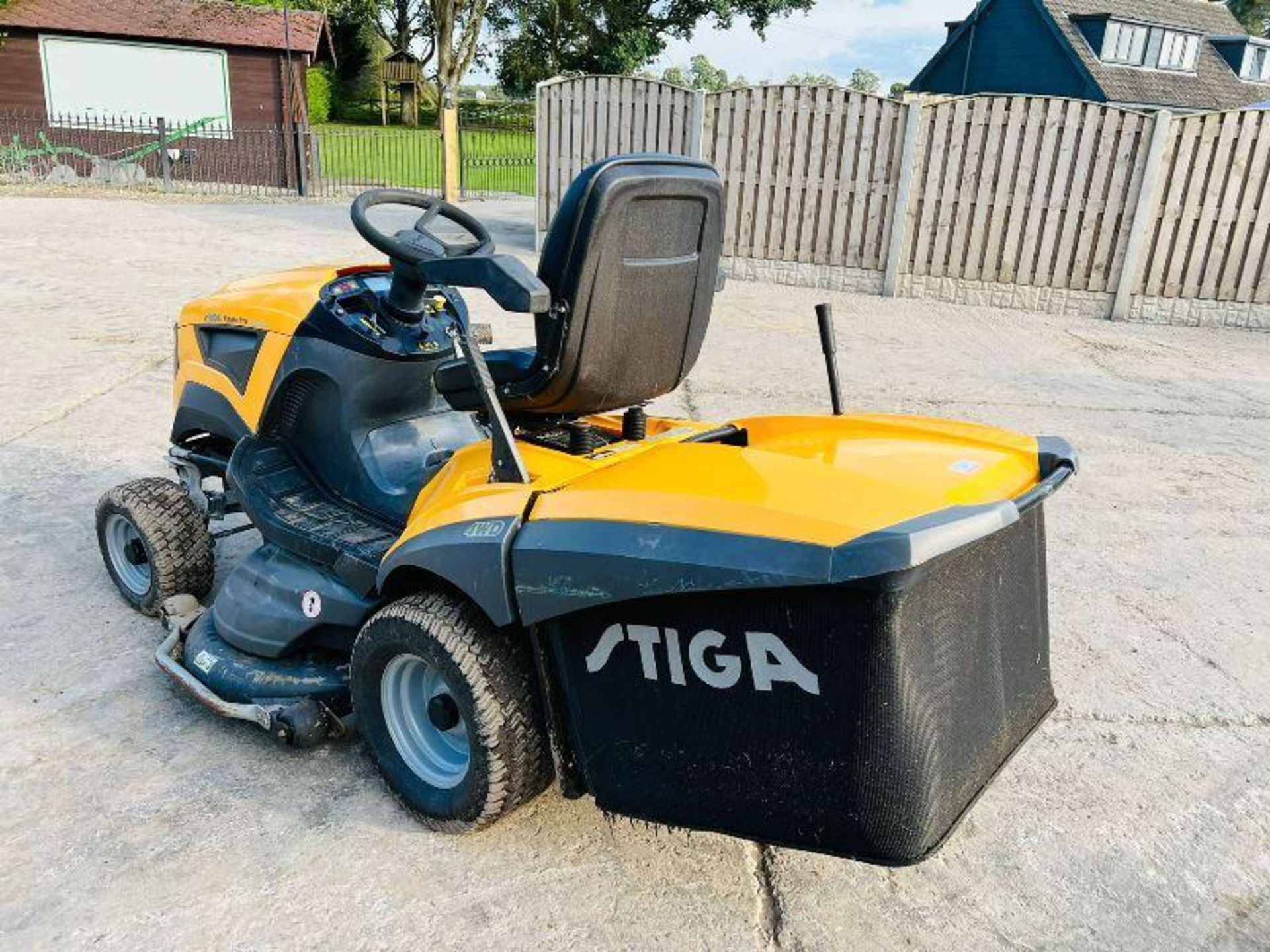 STIGA 4WD RIDE ON MOWER *YEAR 2016, 240 HOURS* C/W COLLECTION BOX. - Image 11 of 12