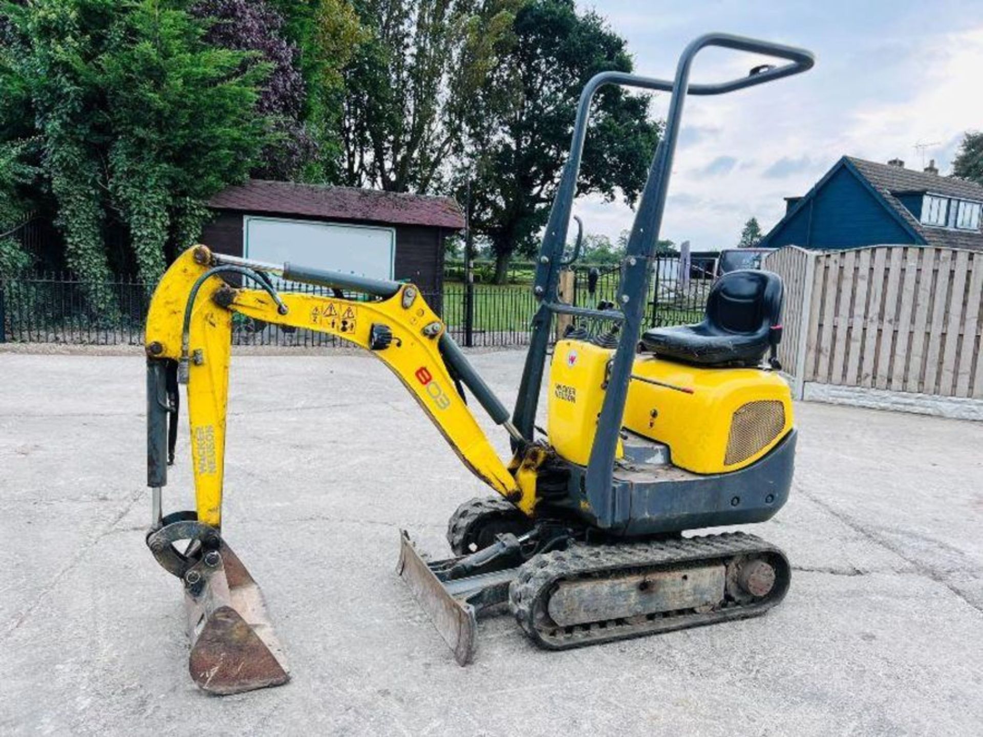 WACKER NEUSON 803 EXCAVATOR *YEAR 2017 , 2838 HOURS* C/W ROLE BAR - Image 4 of 13