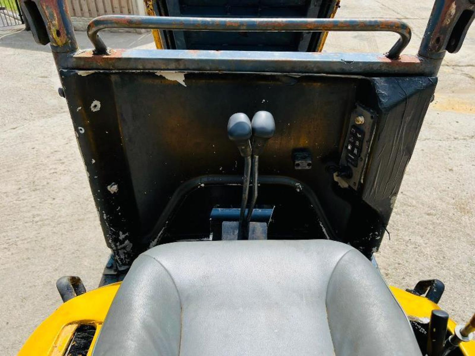 TRACKED DUMPER C/W DROP SIDE'S TIPPING BODY & RUBBER TRACKS - Image 8 of 9