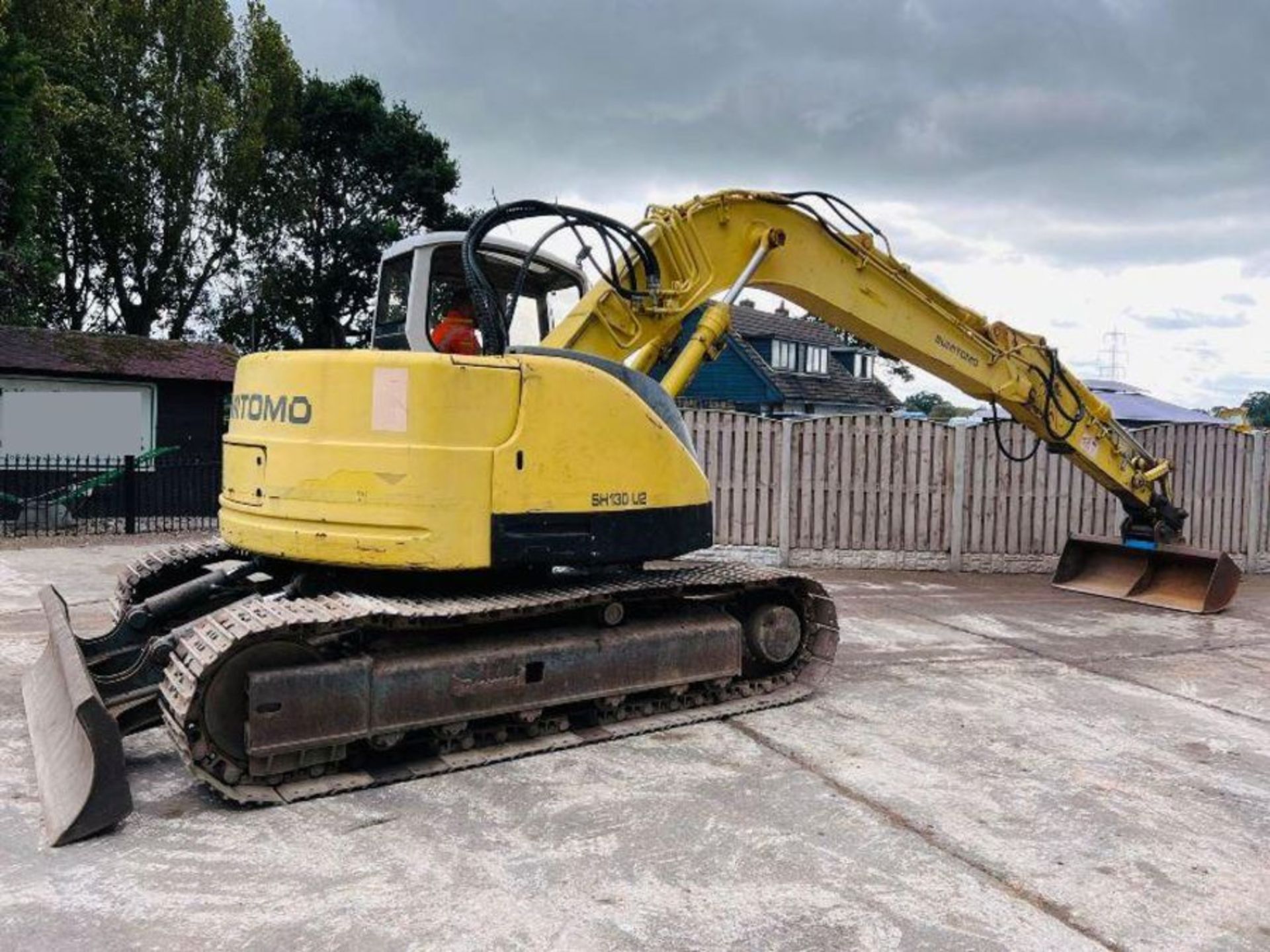 SUMITOMO SH130 TRACKED EXCAVATOR C/W BLADE & QUICK HITCH - Image 14 of 15