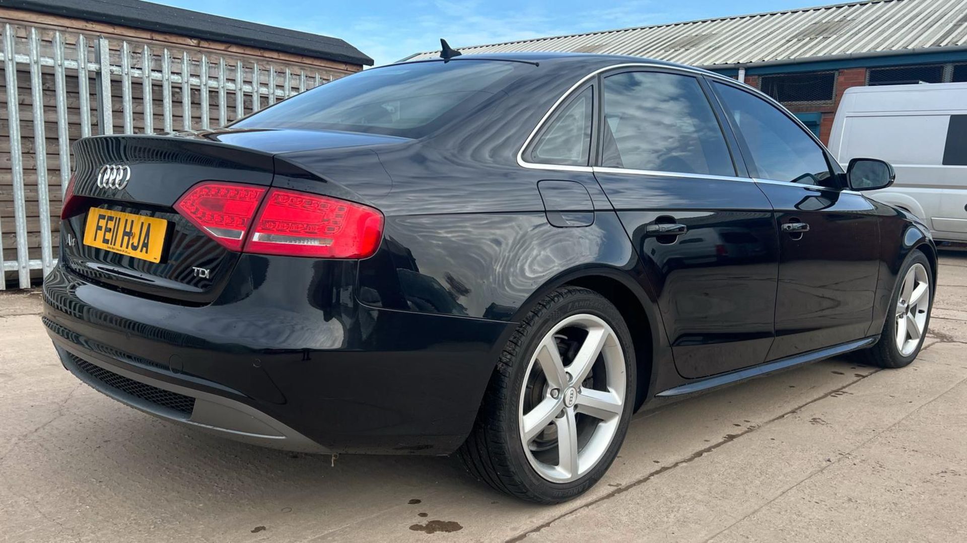 2011 AUDI A4 S LINE 170 TDI DPF SALOON - 151k MILES WITH FSH - SAT NAV - REAR SENSORS - Bild 11 aus 19