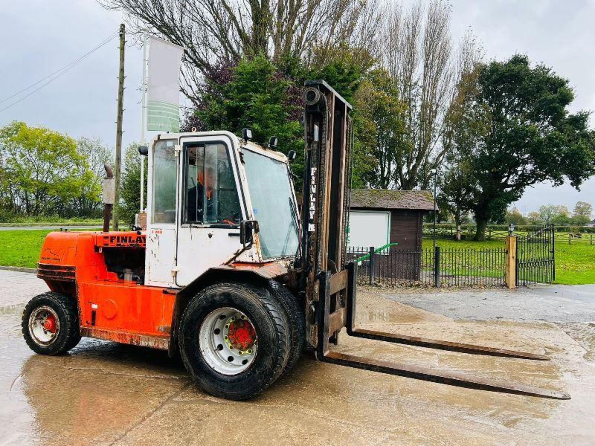 FINLAY F140 ROUGH FORKLIFT C/W 2M LONG TINES & 3 X AUXILARY LINES  - Image 9 of 11