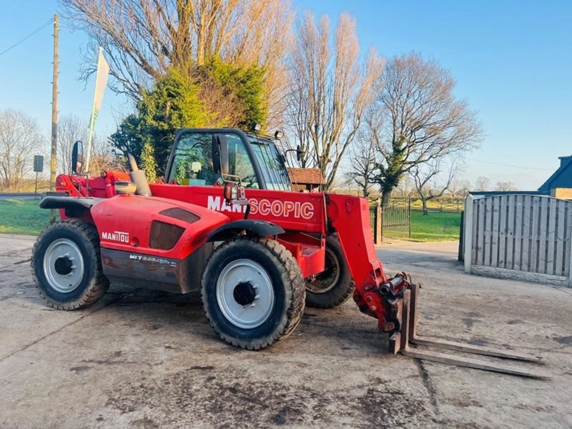 MANITOU MLT845-120 4WD TELEHANDLER C/W PALLET TINES