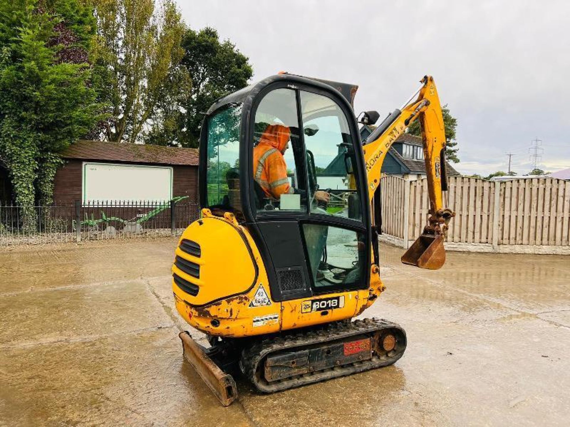 JCB 8018 TRACKED EXCAVATOR *3094 HOURS* C/W EXPANDING TRACKS & QUICK HITCH - Image 14 of 16