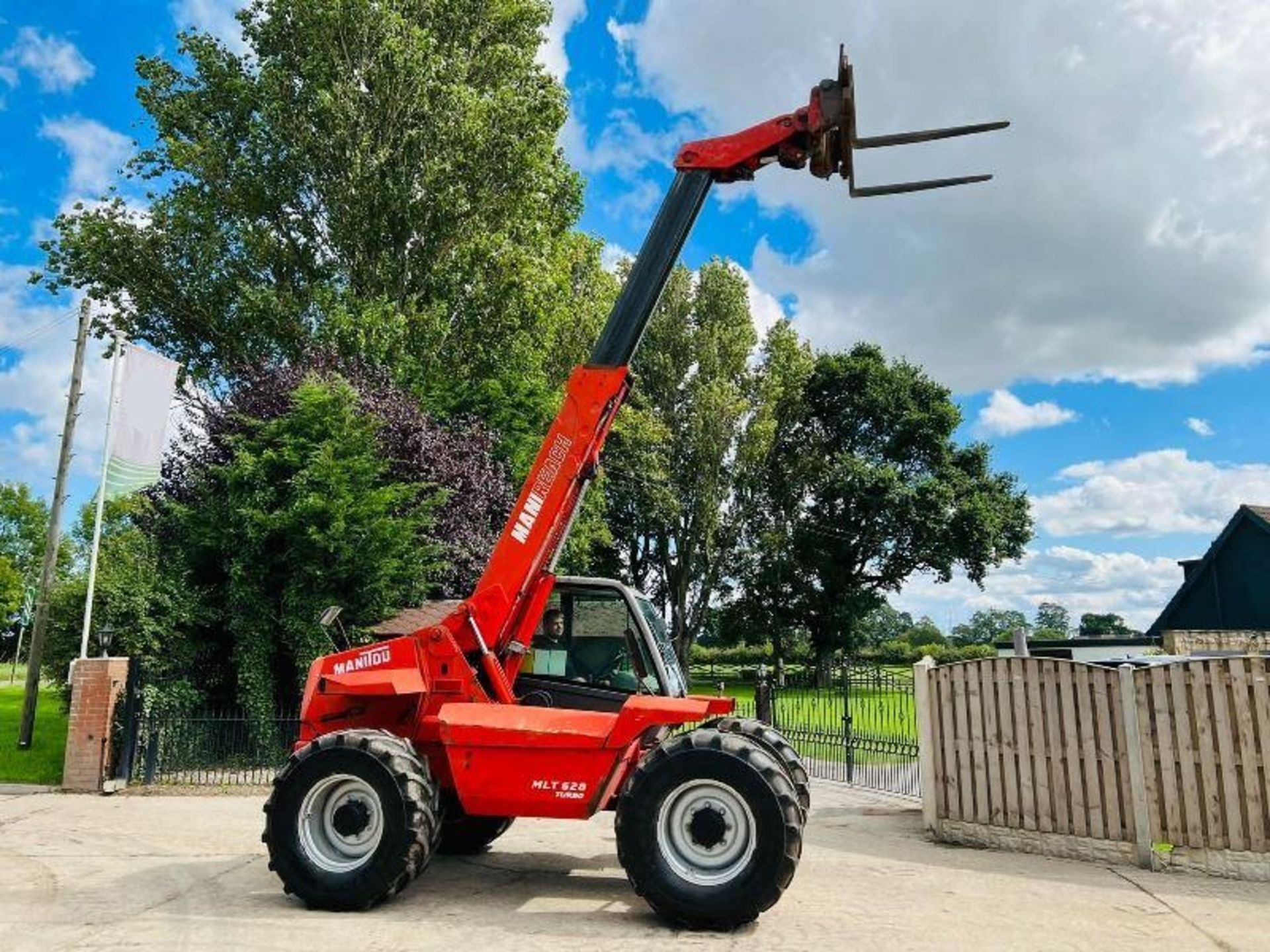 MANITOU MLT628T 4WD TELEHANDLER *6164 HOURS* C/W PALLET TINES - Image 3 of 11
