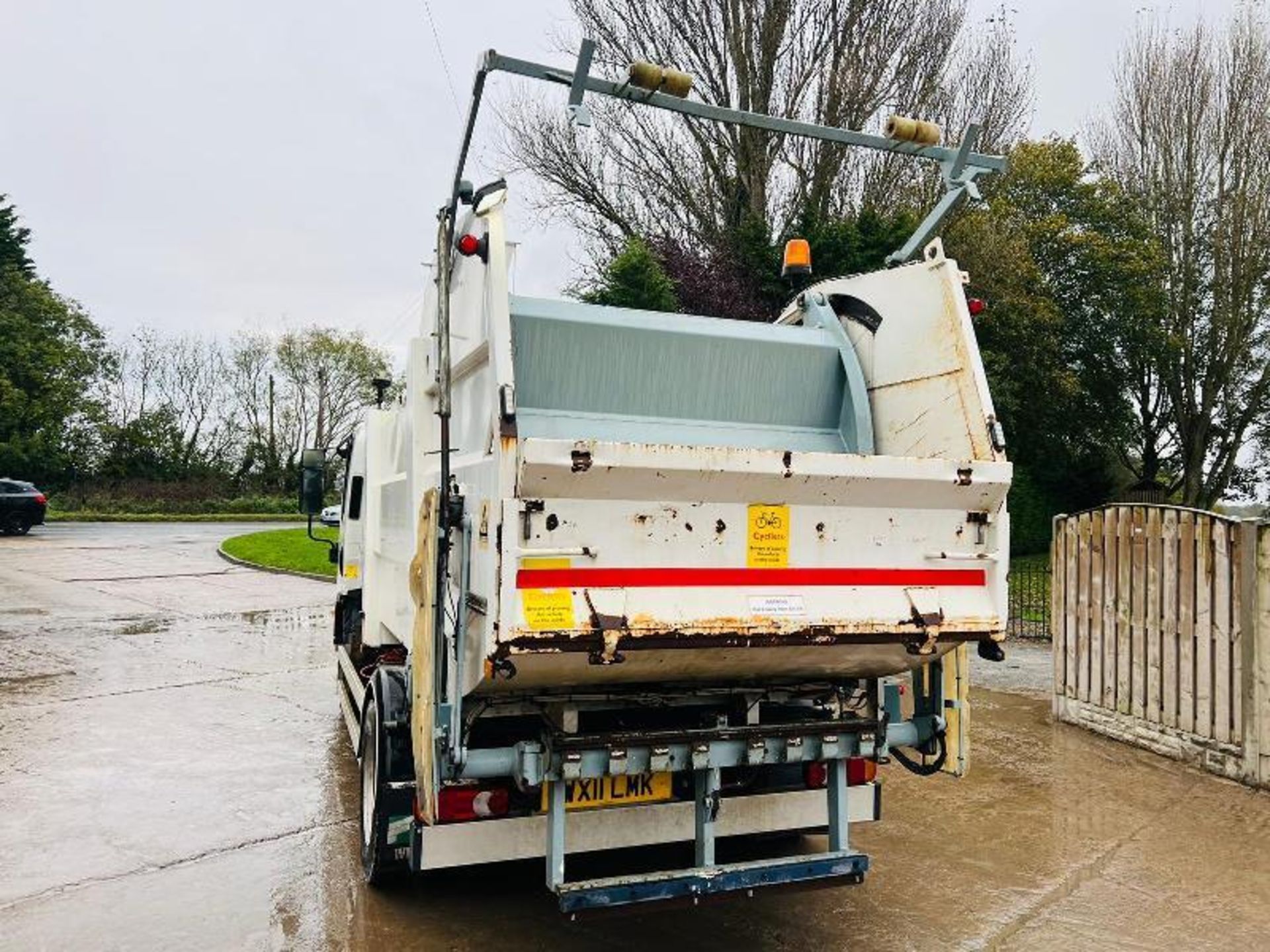 ISUZU EASY SHIFT N75.190 4X2 BIN LORRY *YEAR 2011* C/W FARID TIPPING GEAR - Bild 3 aus 16