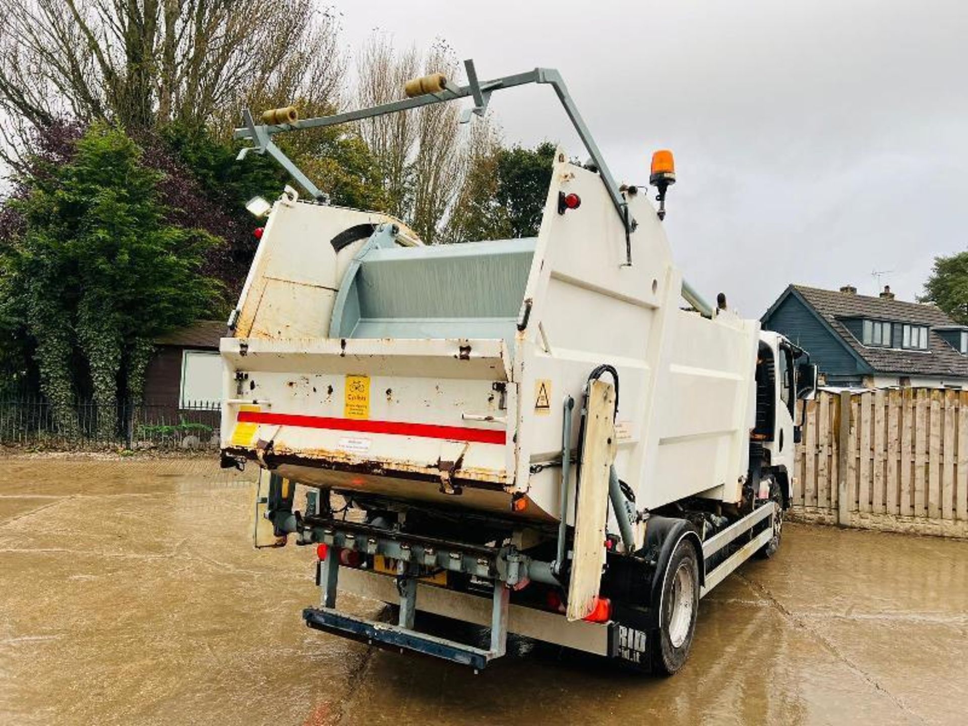 ISUZU EASY SHIFT N75.190 4X2 BIN LORRY *YEAR 2011* C/W FARID TIPPING GEAR - Bild 13 aus 16