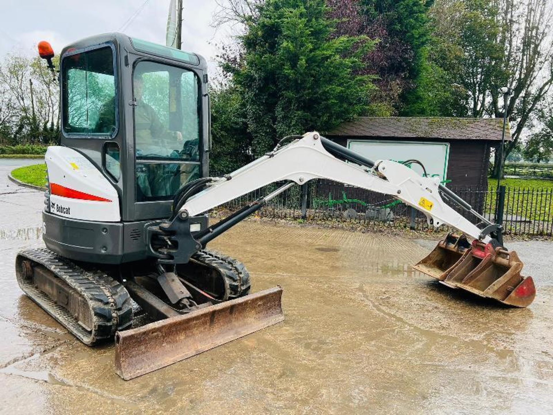 BOBCAT E26 EXCAVATOR *YEAR 2014, 3897 HOURS* C/W QUICK HITCH. - Image 15 of 15