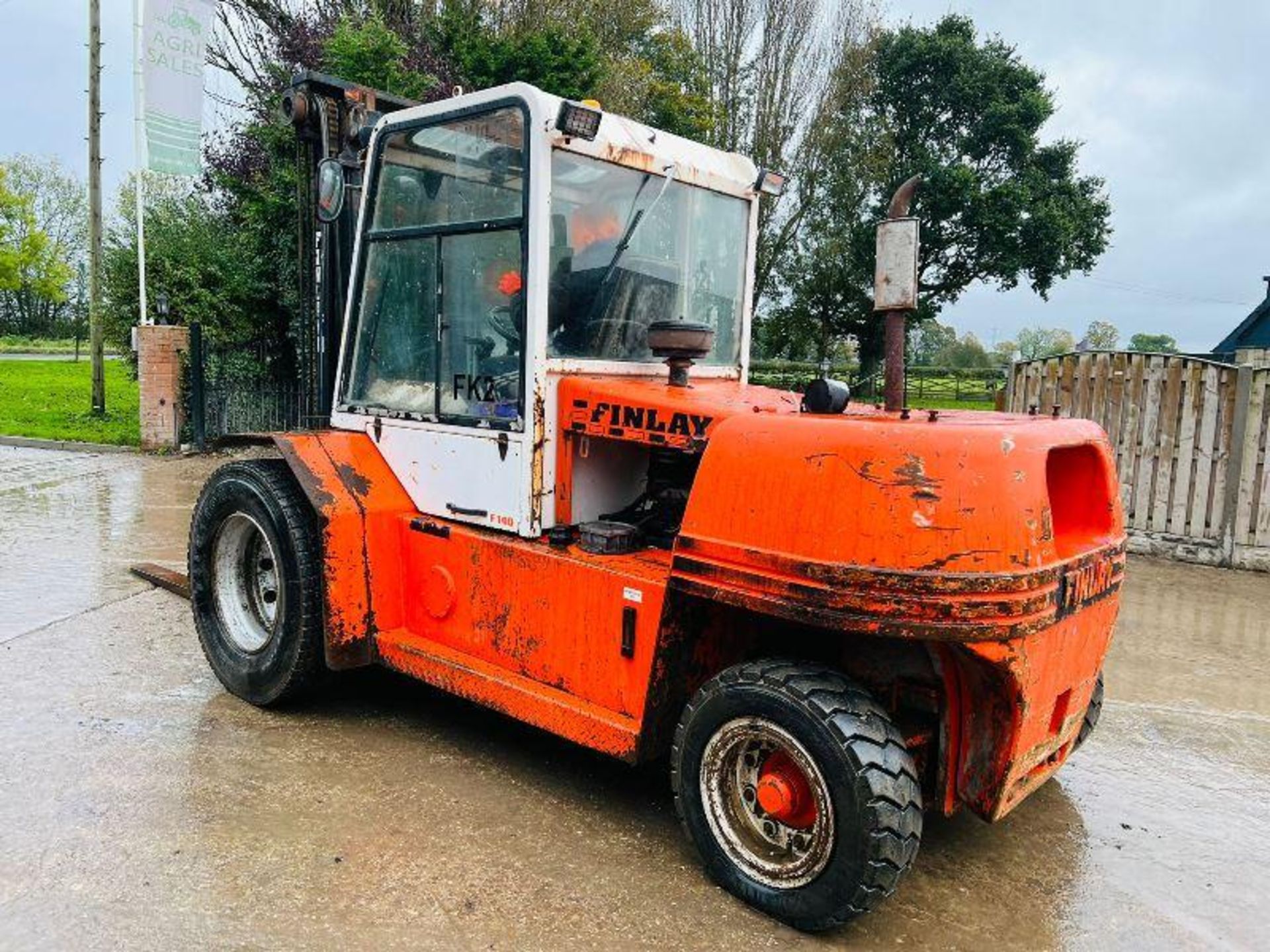 FINLAY F140 ROUGH FORKLIFT C/W 2M LONG TINES & 3 X AUXILARY LINES  - Image 4 of 11