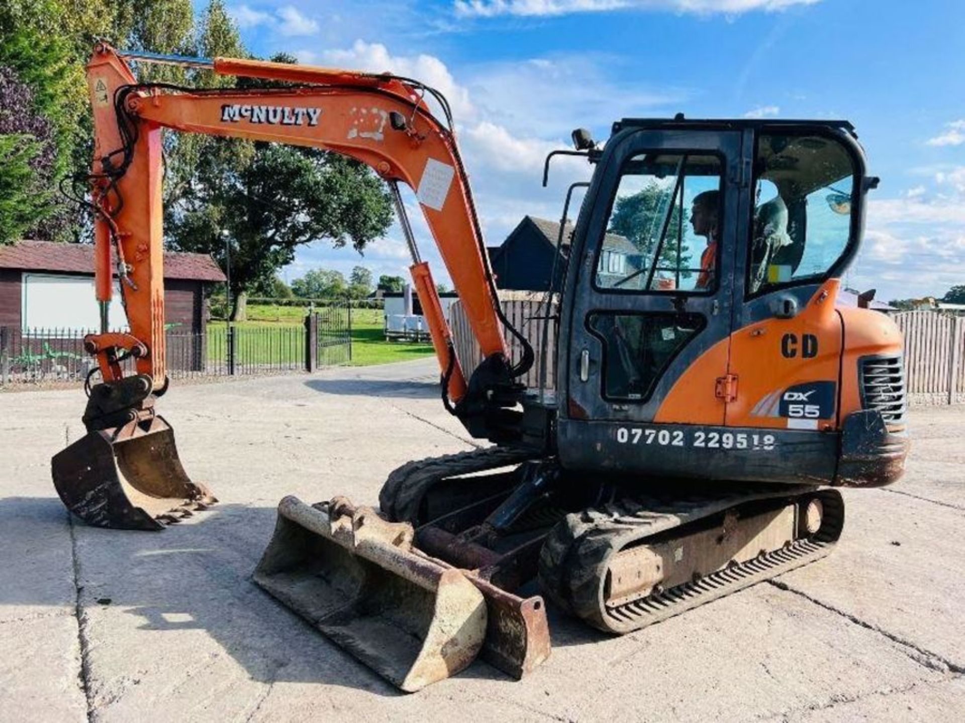 DOOSAN DX55 TRACKED EXCAVATOR *YEAR 2008* C/W RUBBER TRACKS & 2 X BUCKETS - Image 8 of 15