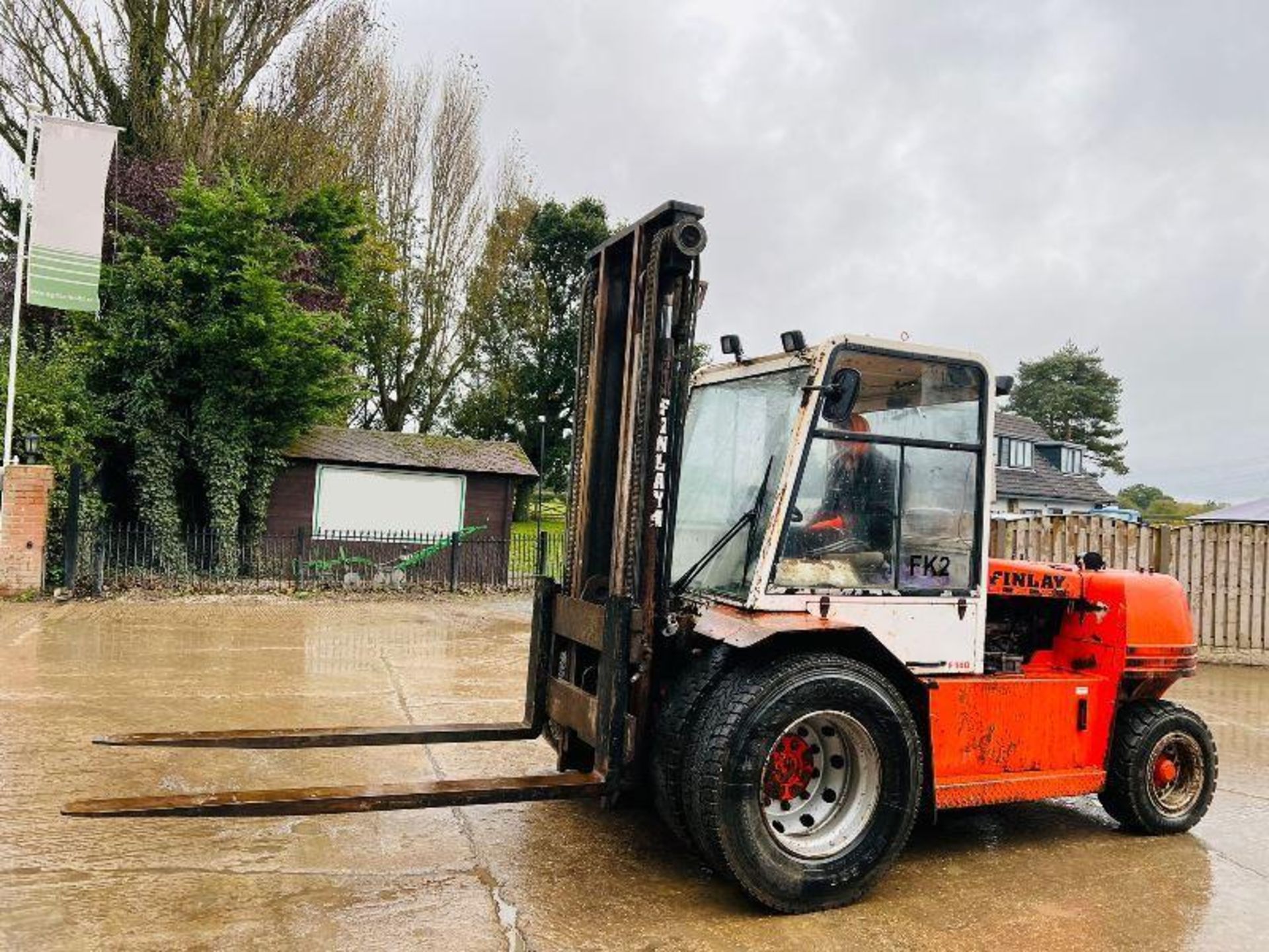 FINLAY F140 ROUGH FORKLIFT C/W 2M LONG TINES & 3 X AUXILARY LINES  - Bild 2 aus 11