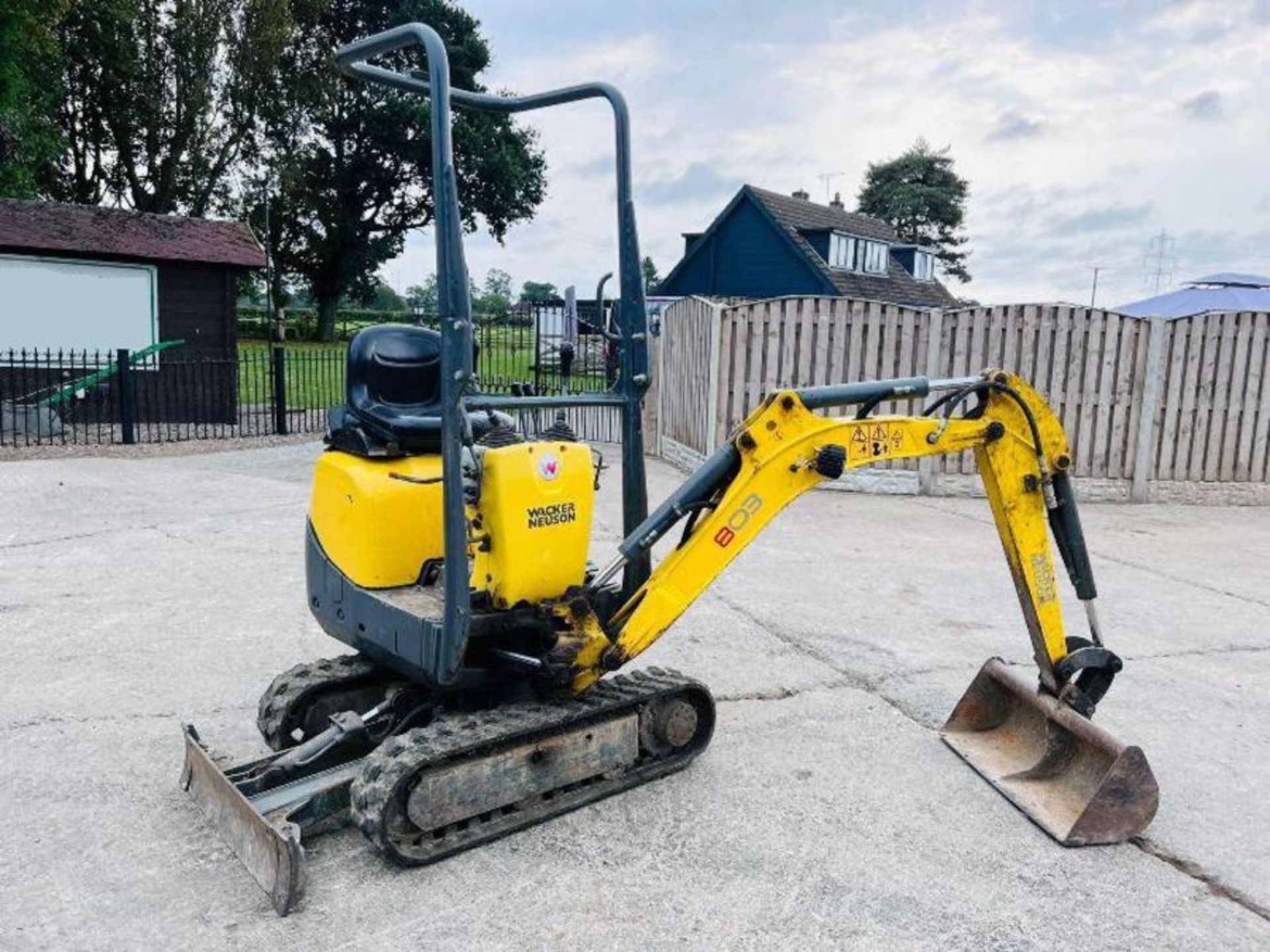 WACKER NEUSON 803 EXCAVATOR *YEAR 2017 , 2838 HOURS* C/W ROLE BAR - Image 10 of 13