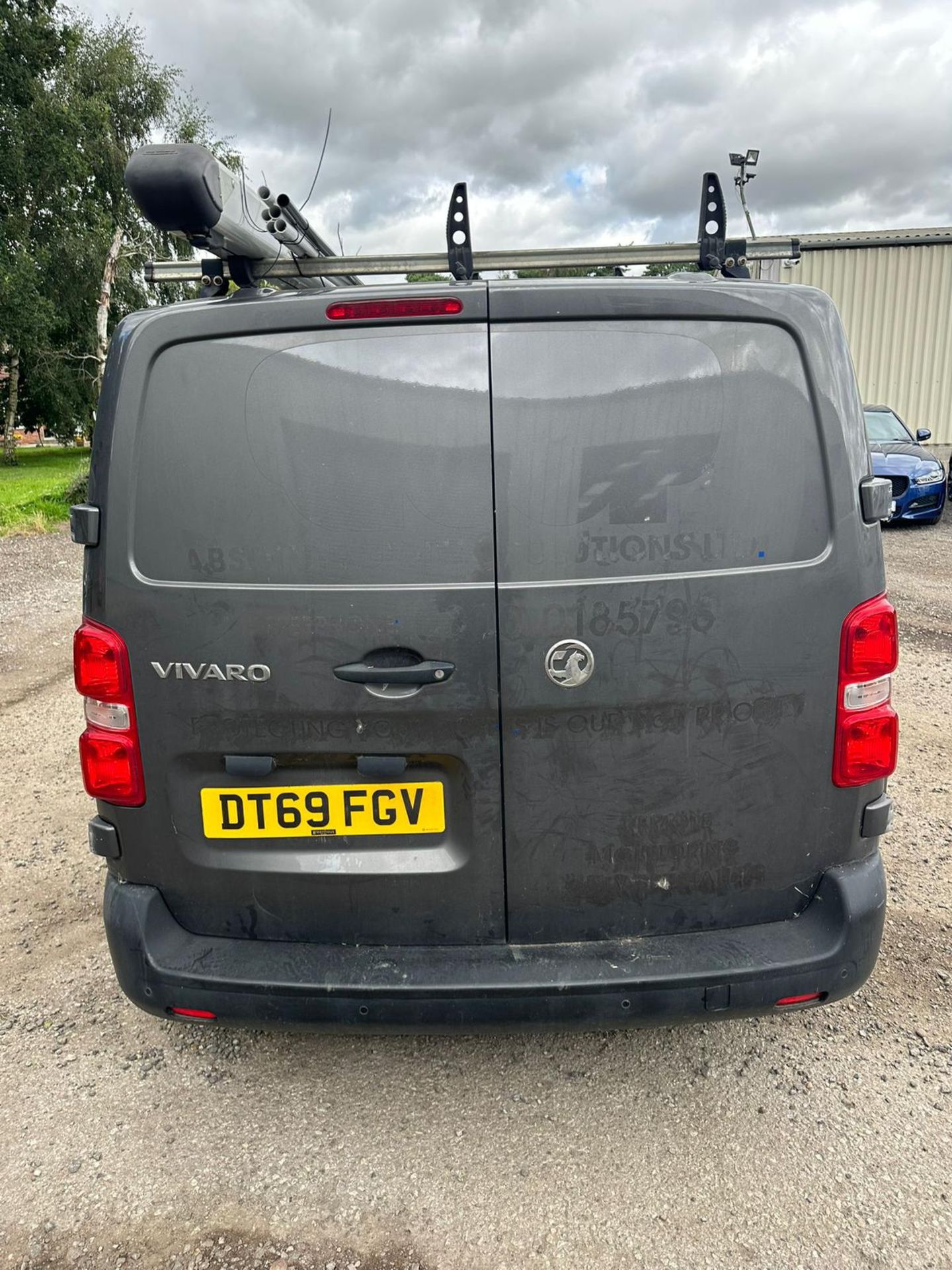 2019 69 Vauxhall vivaro Panel van - 123k miles - Air con - Roof rack - Ply lined - Image 2 of 5