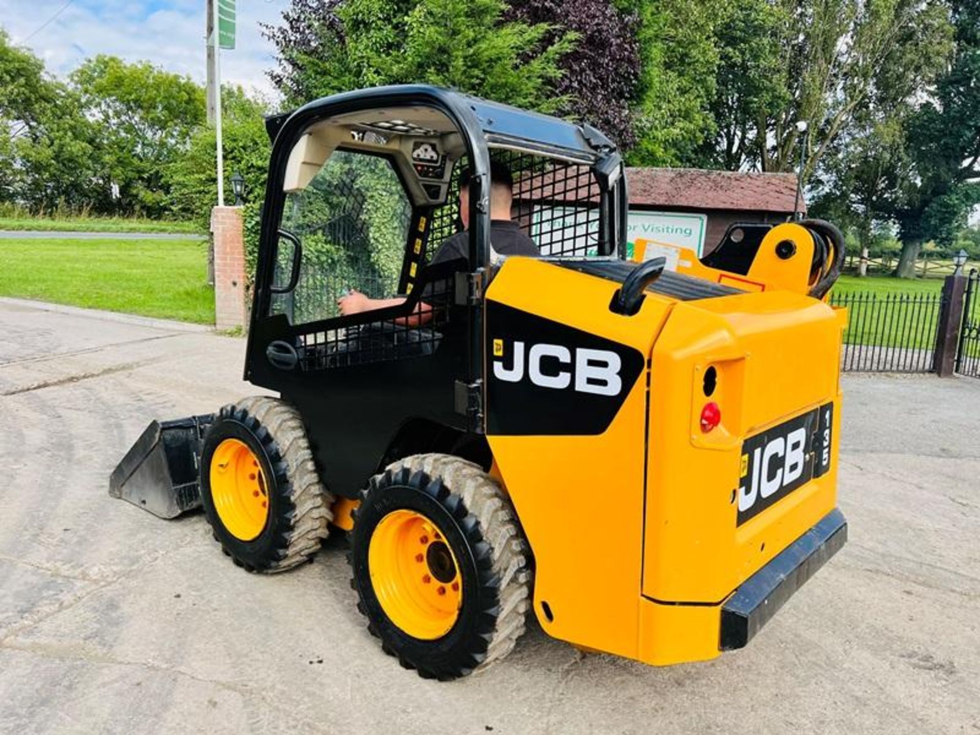 JCB 135 4WD SKIDSTEER * YEAR 2014 * C/W BUCKET - Image 5 of 11