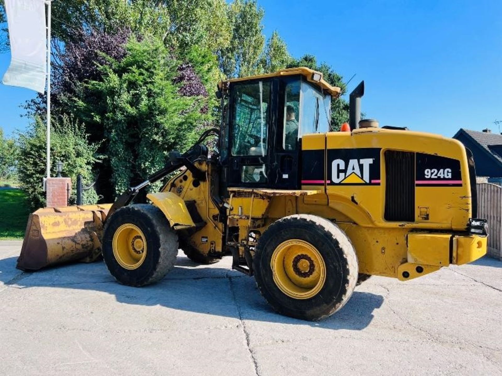 CATTERPILLAR 4WD LOADING SHOVEL C/W REVERSE CAMERA - Image 14 of 15