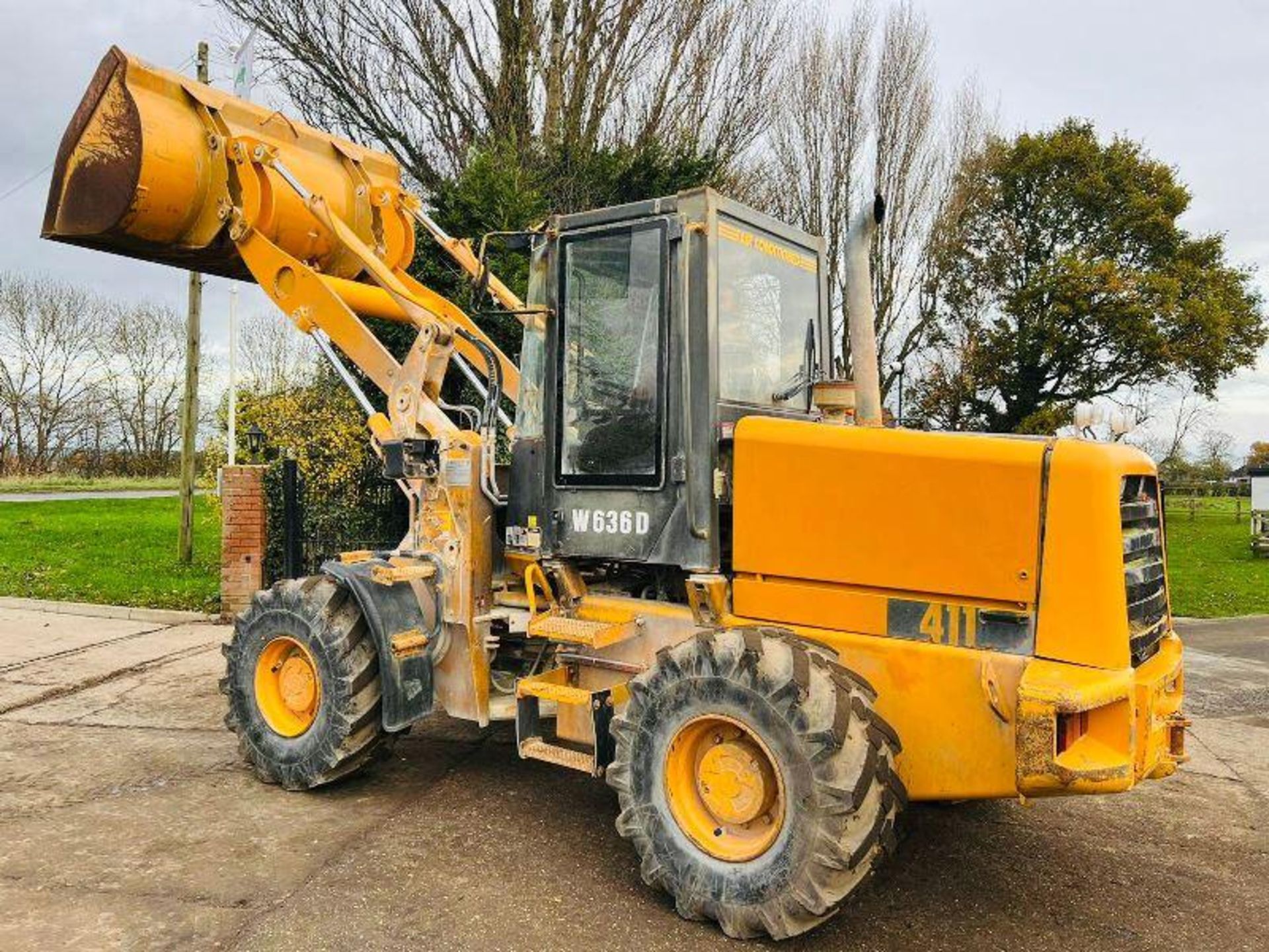 JCB 411 4WD LOADING SHOVEL C/W LOADMASTER 8000 MONITOR - Bild 3 aus 15