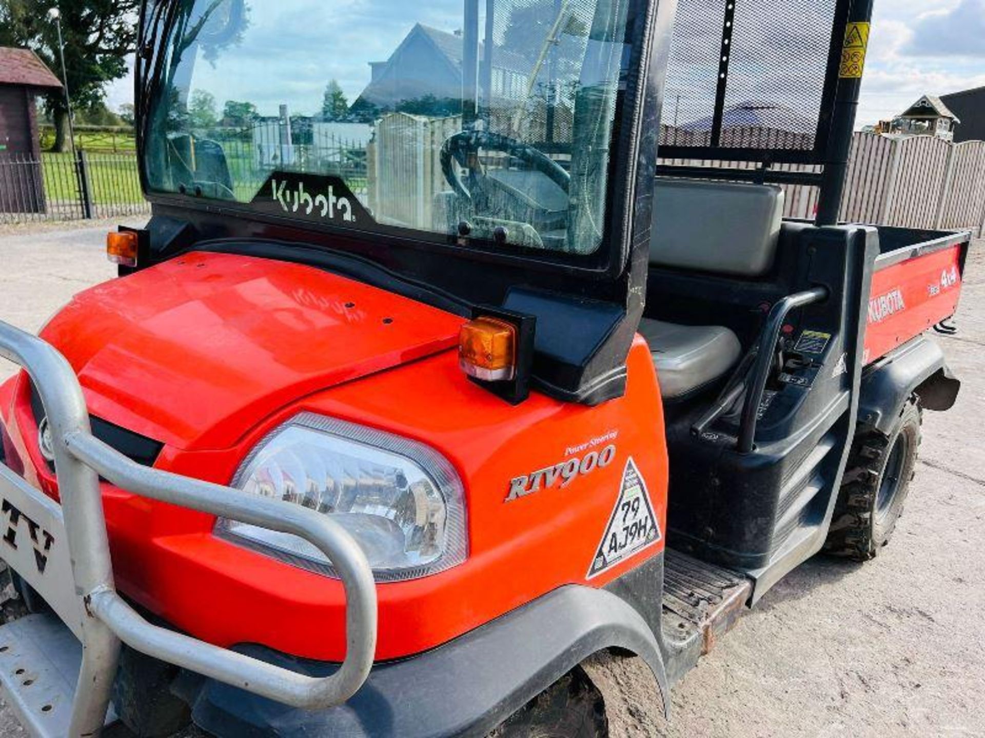 KUBOTA RTV900 4WD UTV *ROAD REGISTERED* C/W KUBOTA ENGINE - Image 12 of 17