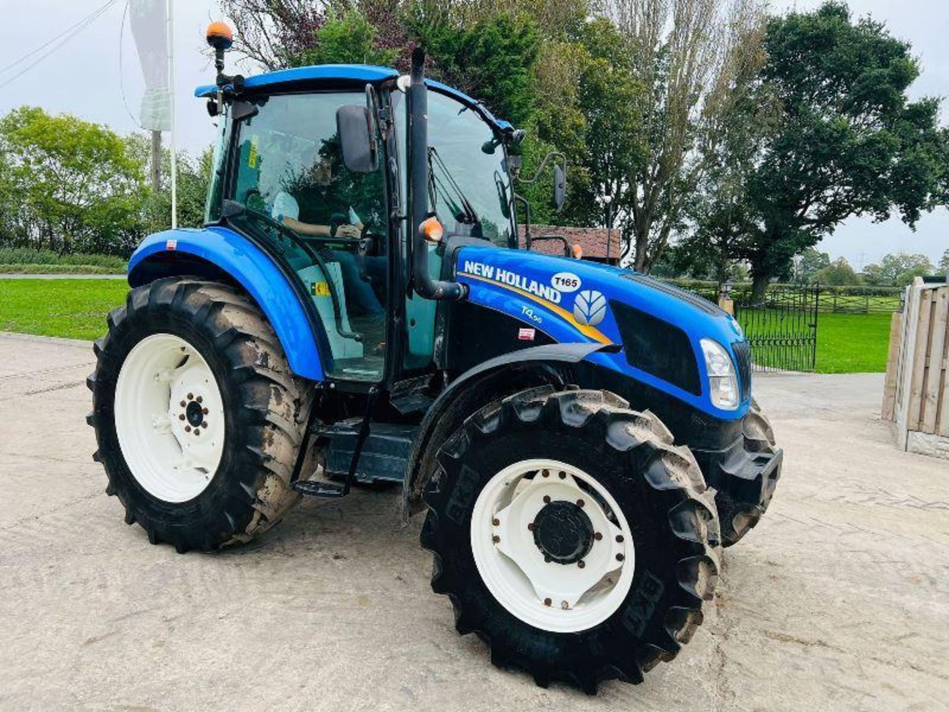 NEW HOLLAND T4-95 4WD TRACTOR *YEAR 2014, ONLY 2909 HOURS*