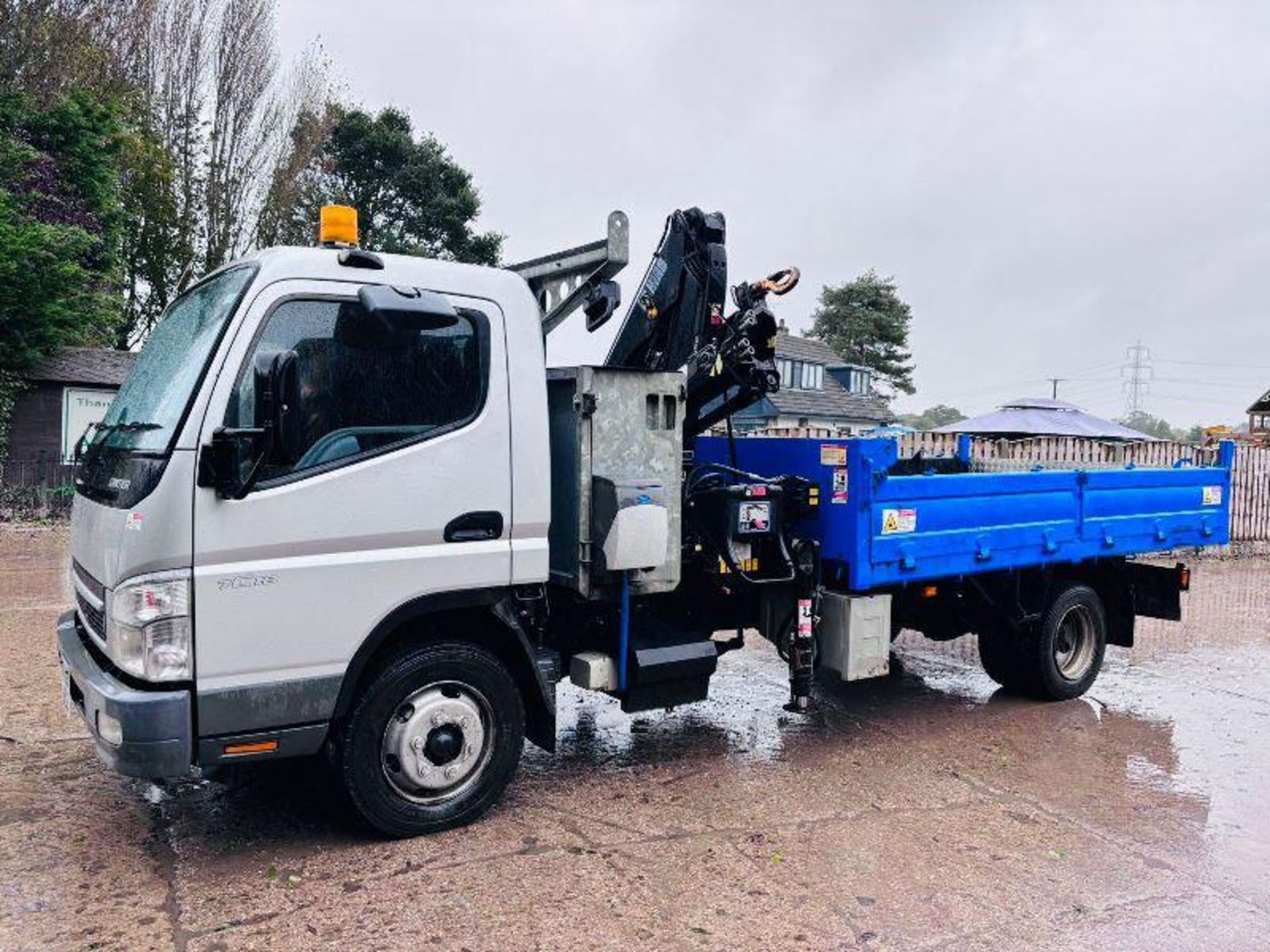 MITSUBISHI CANTER 7C18 4X2 TIPPER LORRY C/W HIAB CRANE  - Image 3 of 17