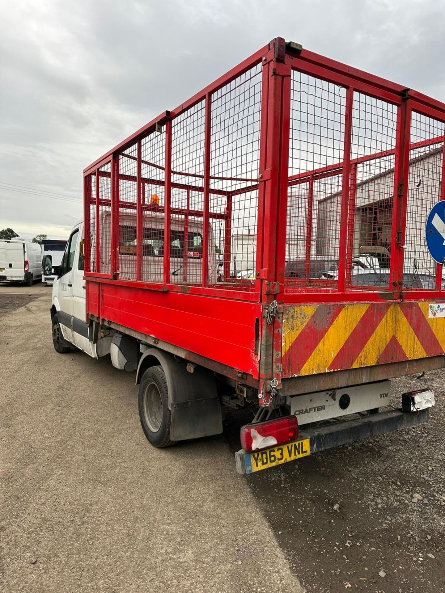 2014 63 VOLKSWAGEN CRAFTER CR50 CAGED TIPPER - 71K MILES - EX COUNCIL FROM NEW - 5 TON GROSS - Image 6 of 9