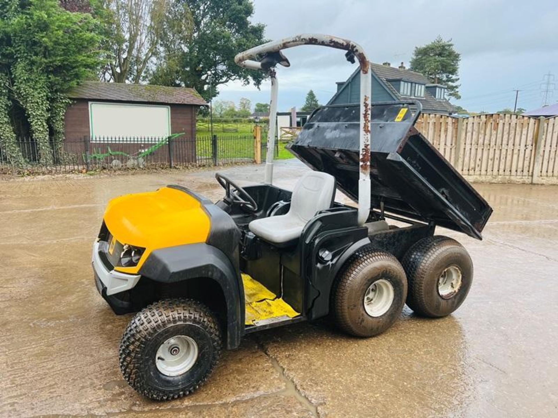 JCB 6WD UTV C/W ROLE BAR & ELECTRIC TIP 