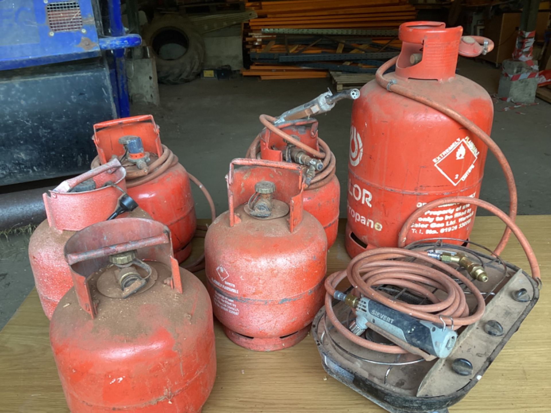 GAS BOTTLES AND ACCESSORIES EMPTY OR PART FULL