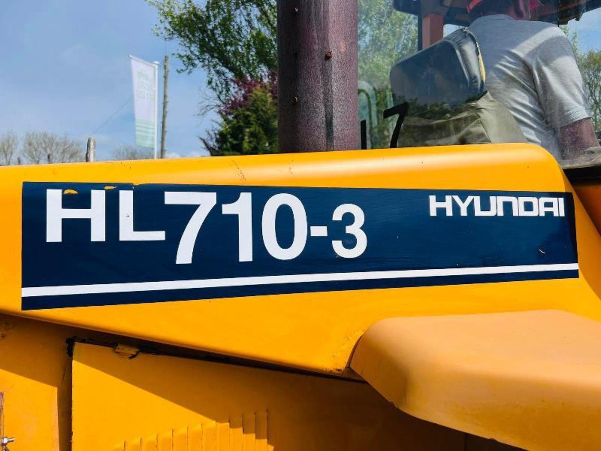 HYUNDIA HL710-3 4WD LOADING SHOVEL C/W THREE IN ONE BUCKET - Bild 13 aus 15