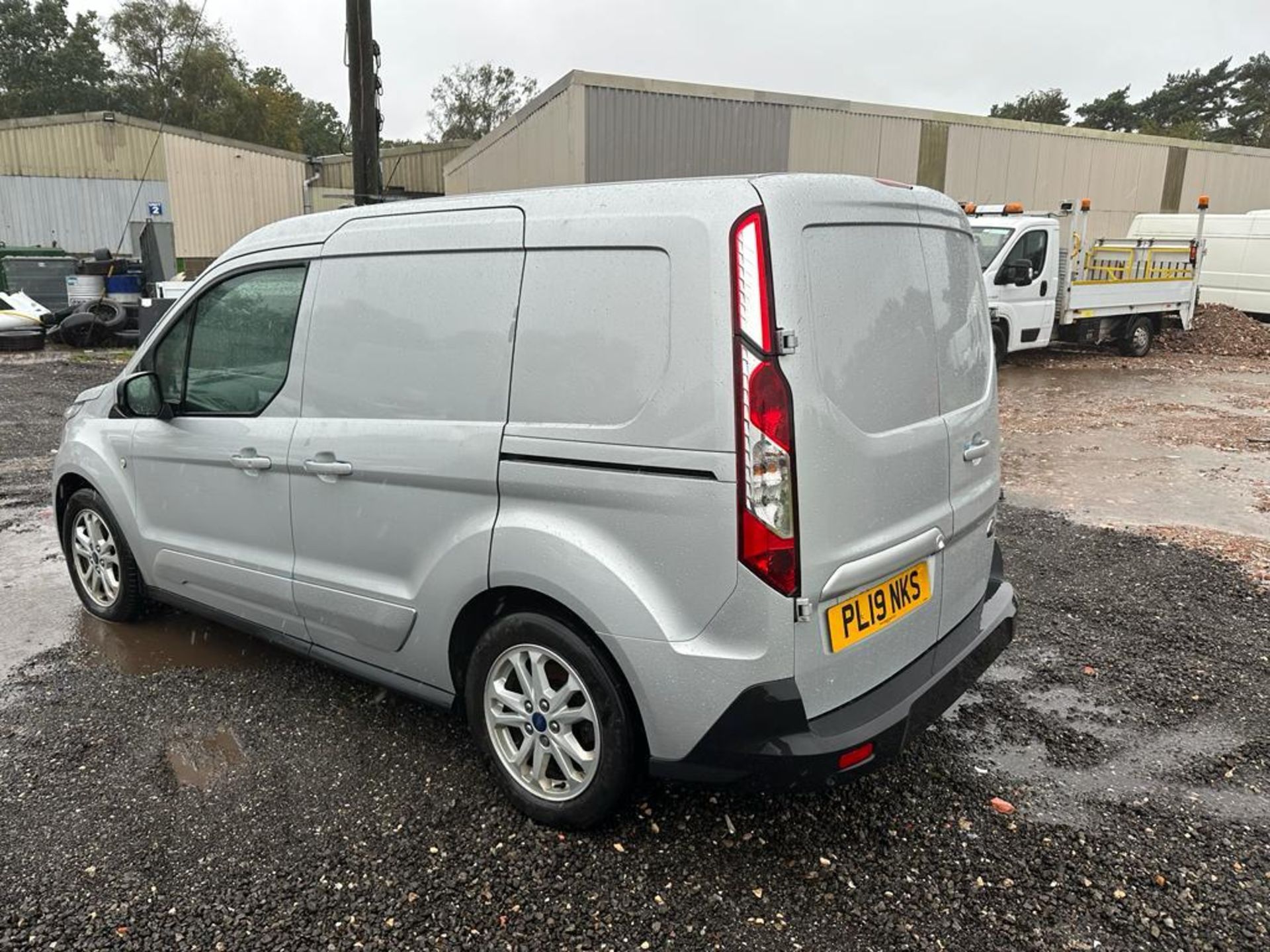 2019 19 FORD TRANSIT CONNECT LIMITED AUTOMATIC PANEL VAN - 123K MILES - ALLOY WHEELS - AIR CON - Image 2 of 10