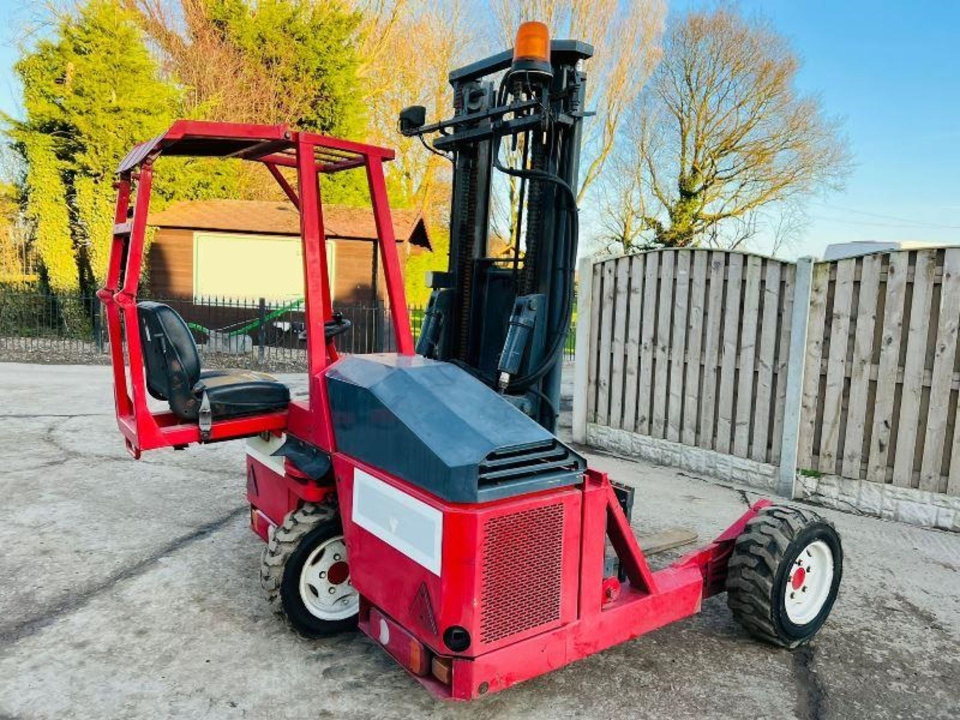 KOOIAAP FORK TRUCK C/W KUBOTA ENGINE & HYDRAULIC PUSH OUT HEAD STOCK - Image 2 of 13