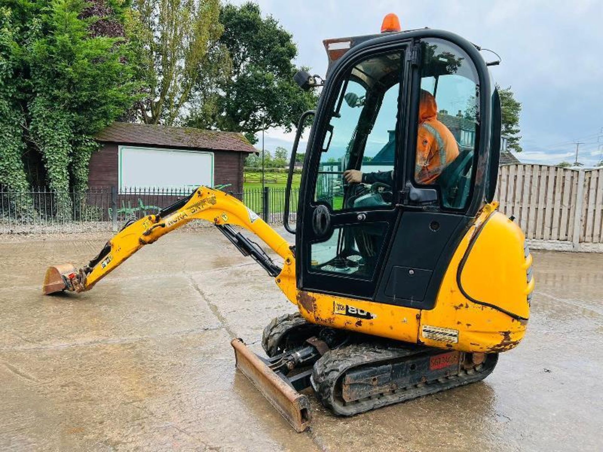 JCB 8018 TRACKED EXCAVATOR *3094 HOURS* C/W EXPANDING TRACKS & QUICK HITCH - Image 15 of 16