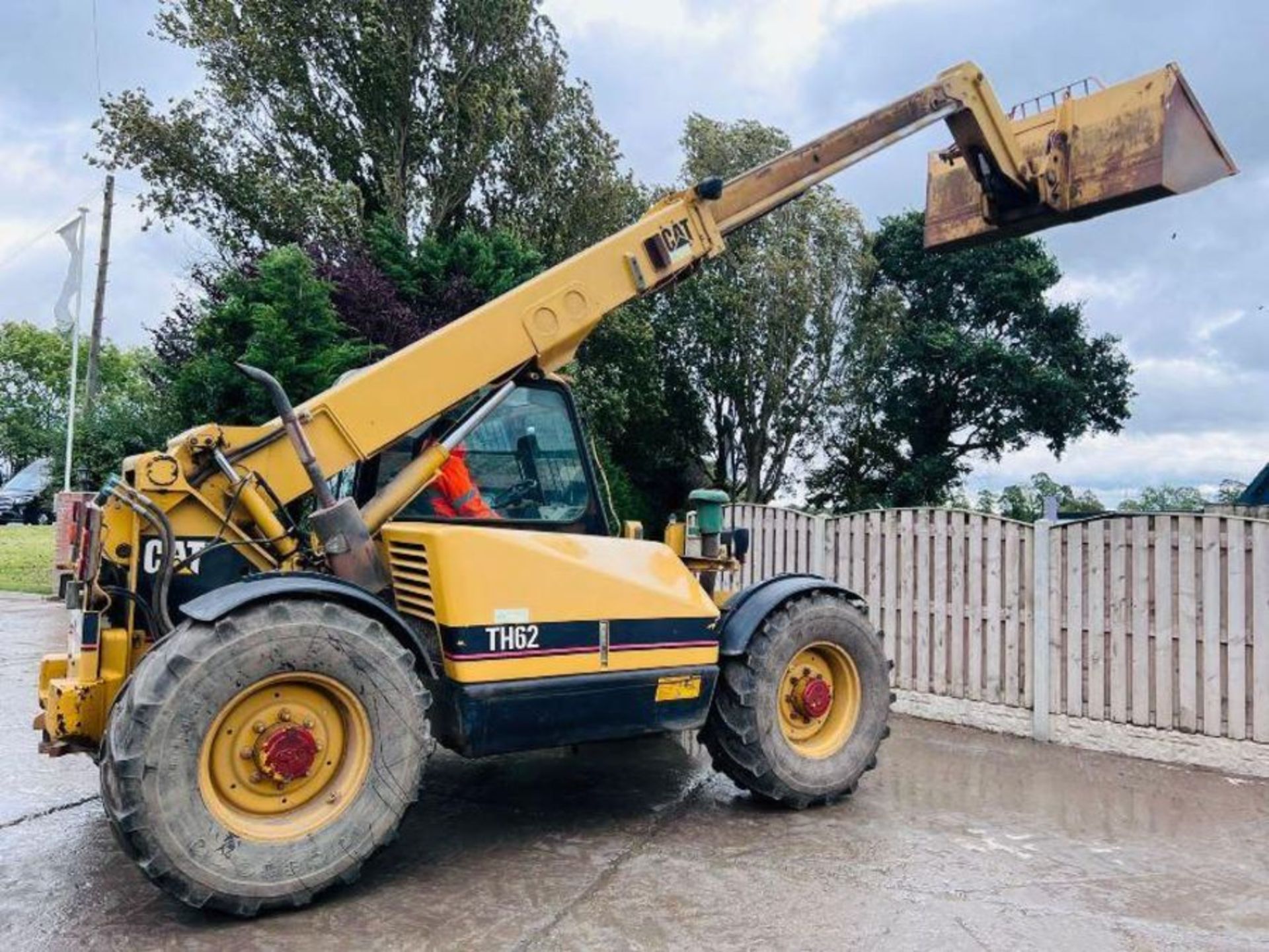 CATERPILLAR TH62 4WD TELEHANDLER *AG-SPEC* C/W PICK UP HITCH - Bild 5 aus 16