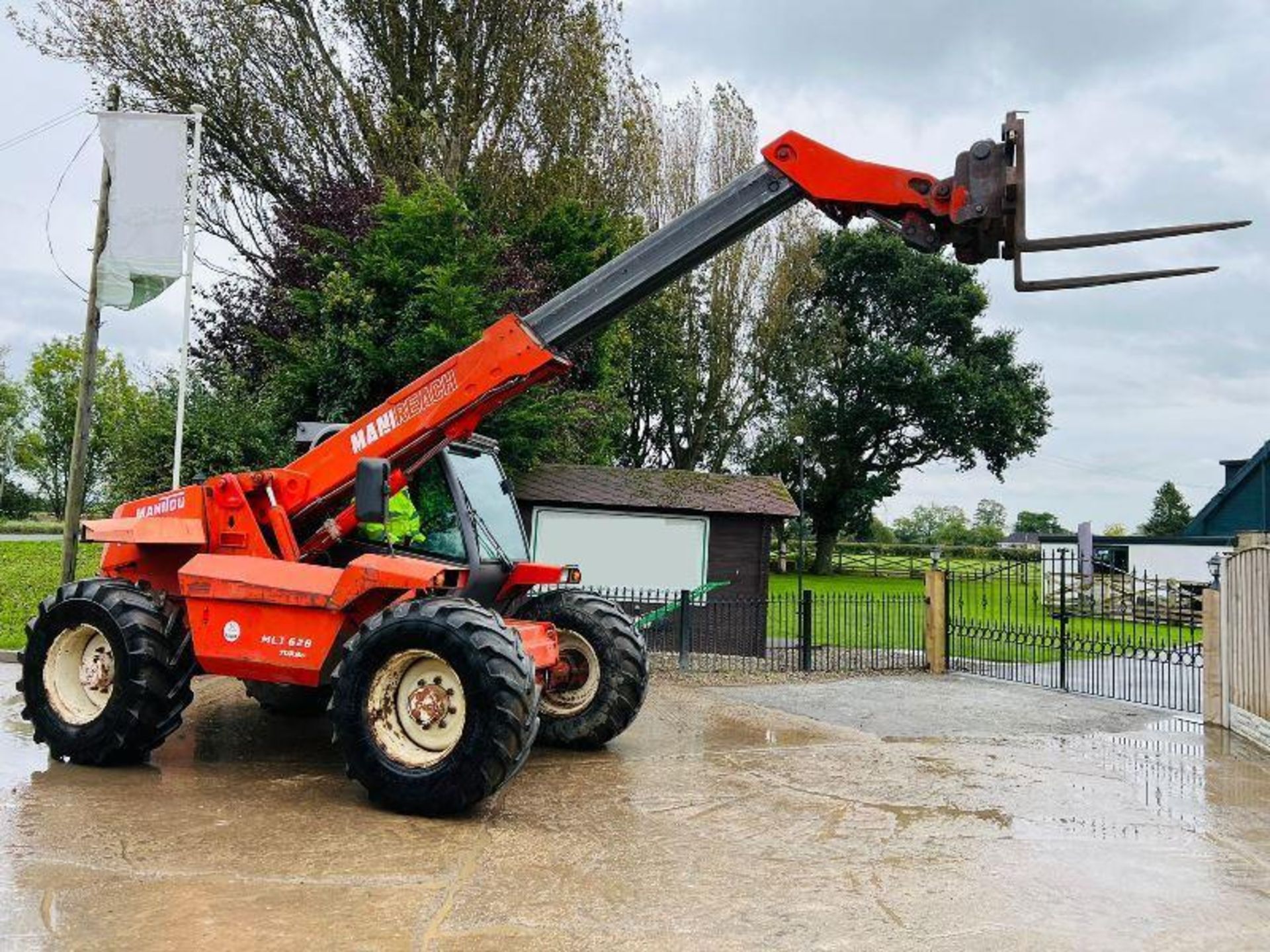 MANITOU MLT628T 4WD TELEHANDLER *AG-SPEC* C/W PICK UP HITCH - Image 12 of 15