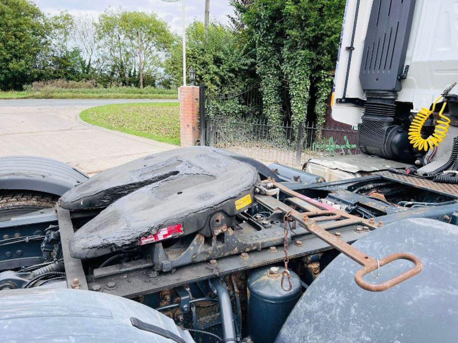 IVECO STRALLIS HI WAY 460 TRACTOR UNIT *YEAR 2014* C/W MID LIFT - Image 14 of 19