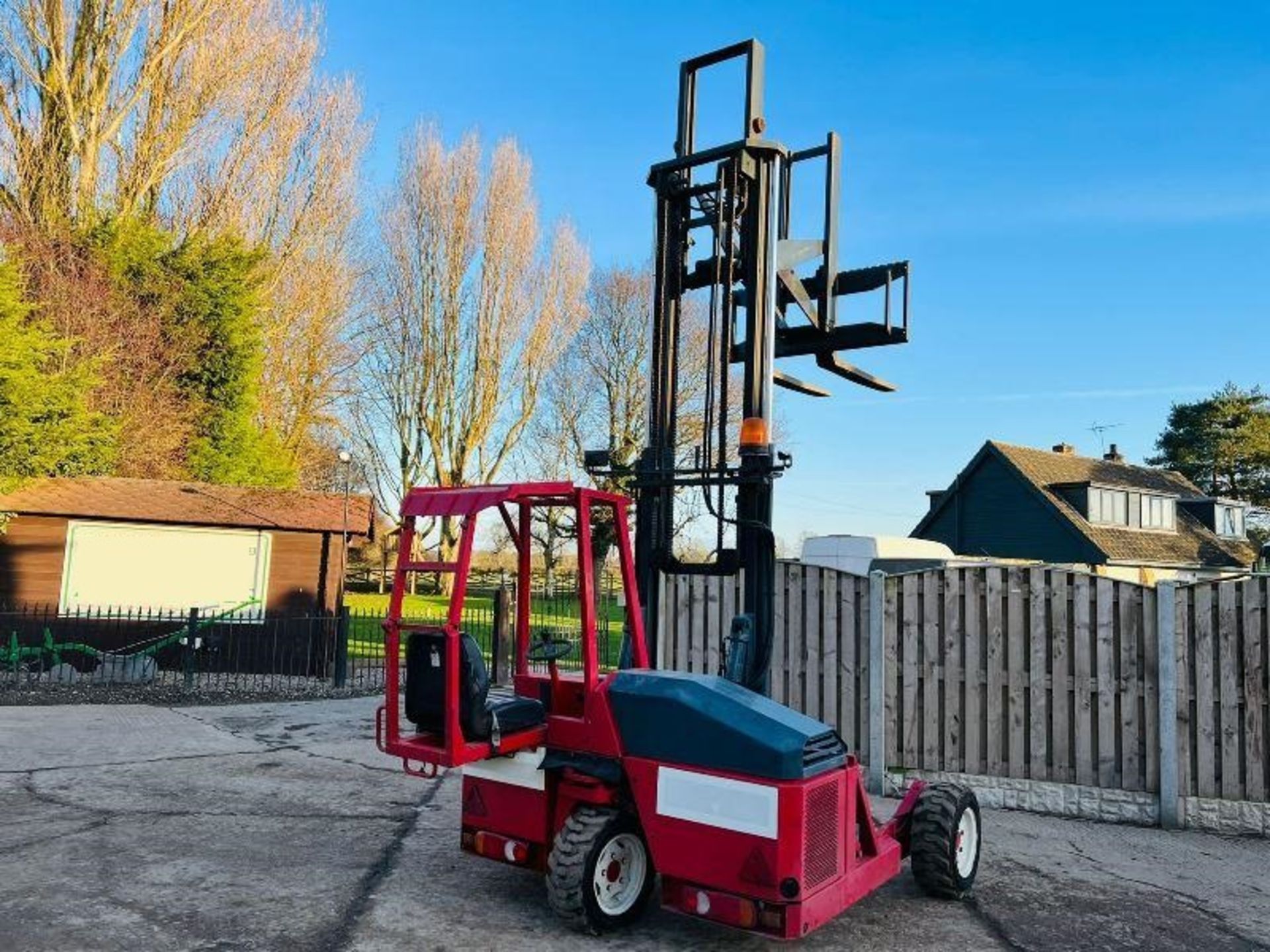 KOOIAAP FORK TRUCK C/W KUBOTA ENGINE & HYDRAULIC PUSH OUT HEAD STOCK - Image 4 of 13