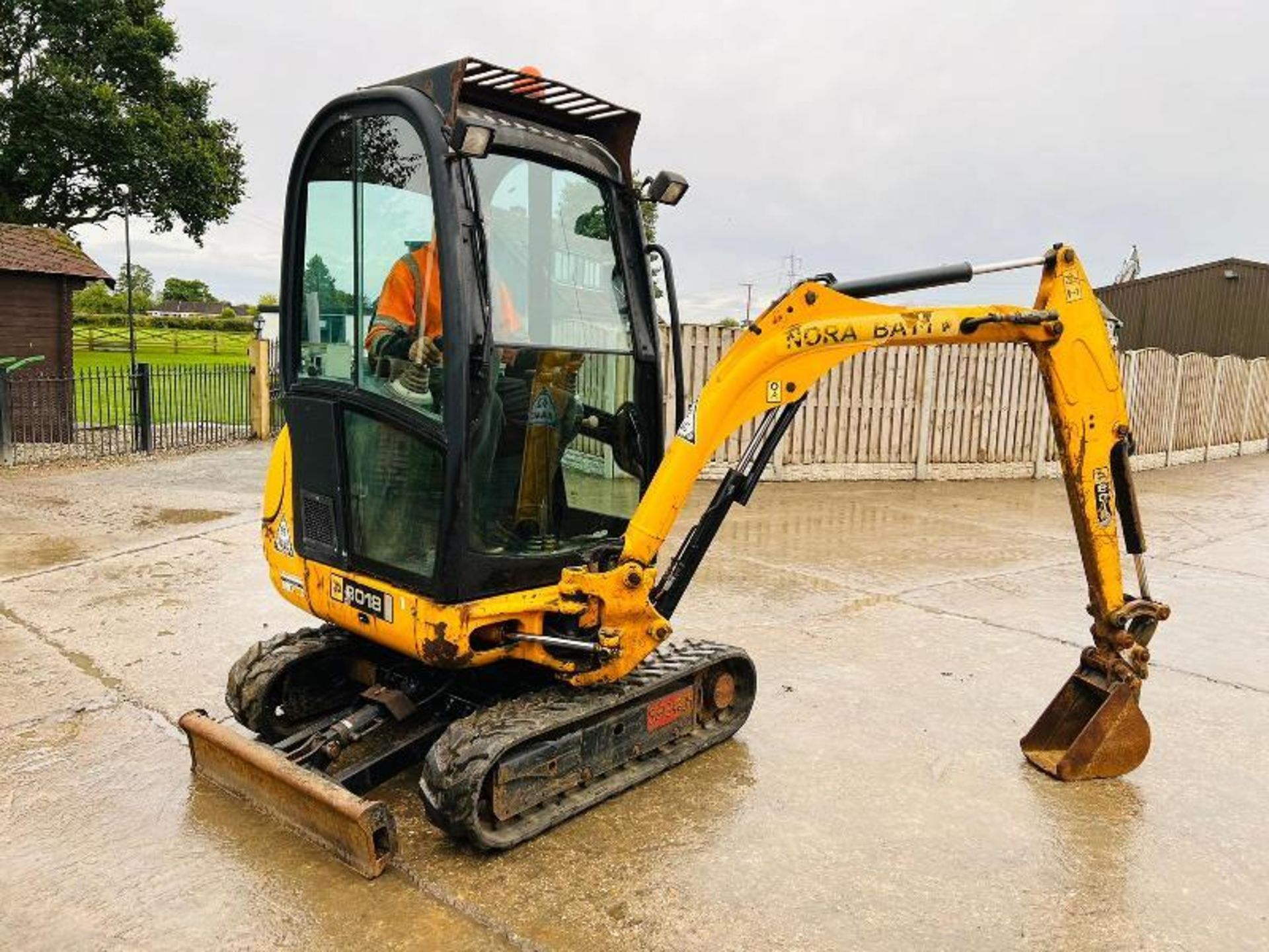 JCB 8018 TRACKED EXCAVATOR *3094 HOURS* C/W EXPANDING TRACKS & QUICK HITCH - Image 9 of 16