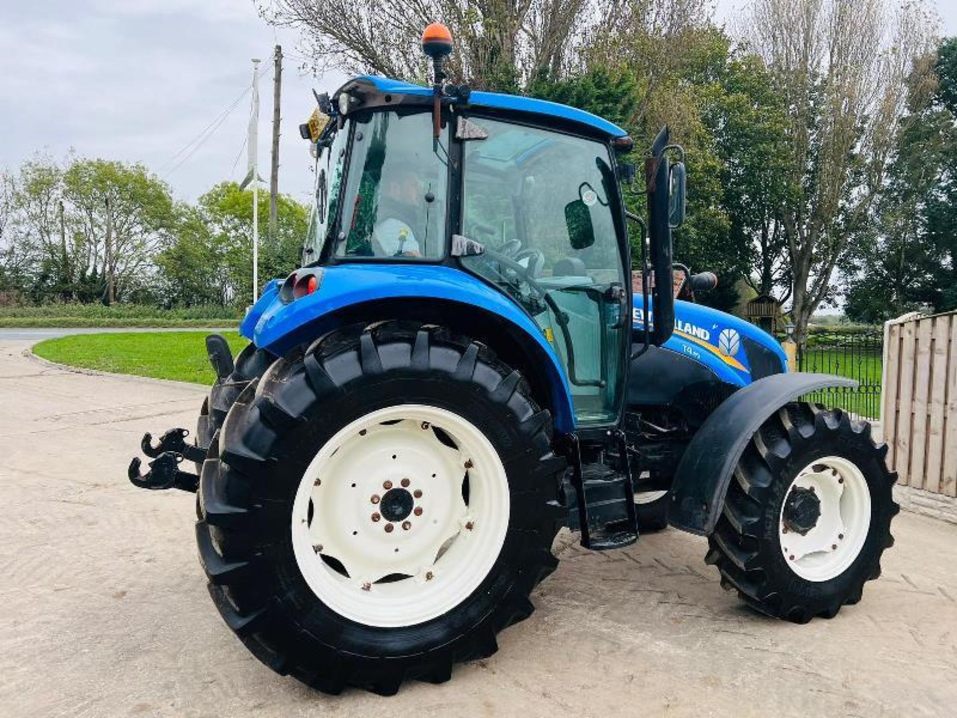 NEW HOLLAND T4-95 4WD TRACTOR *YEAR 2014, 4860 HOURS* C/W BRAND NEW TYRES - Bild 6 aus 20