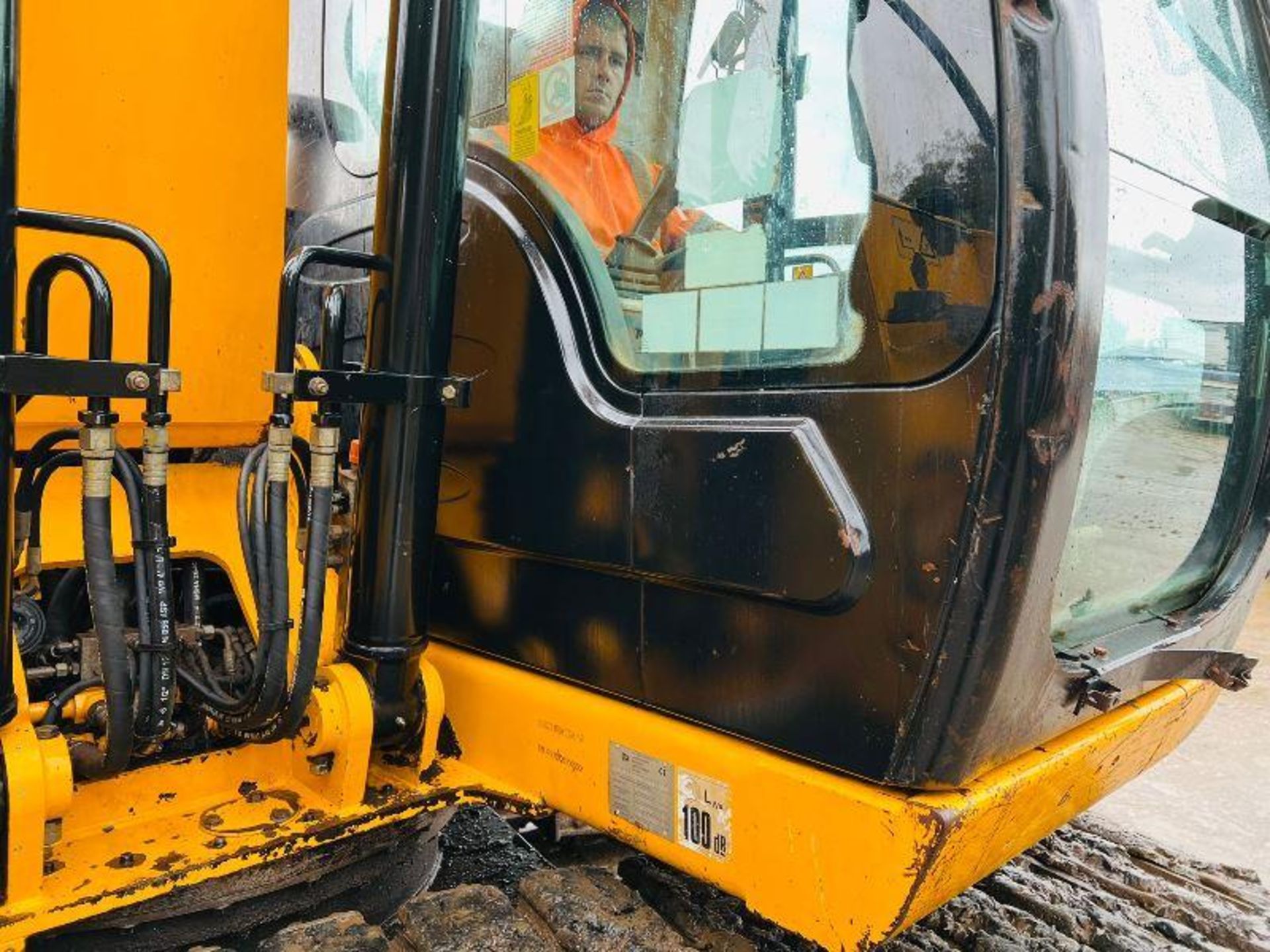 JCB JZ140 TRACKED EXCAVATOR *ZERO SWING* C/W QUICK HITCH & ROTATING SELECTOR GRAB. - Image 6 of 15