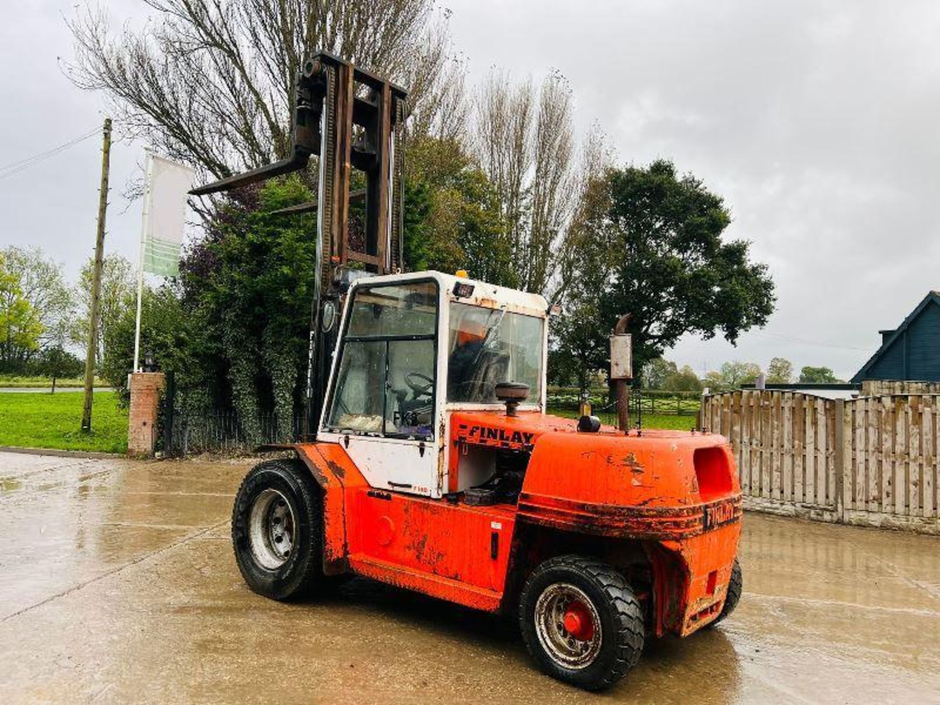 FINLAY F140 ROUGH FORKLIFT C/W 2M LONG TINES & 3 X AUXILARY LINES  - Image 8 of 11