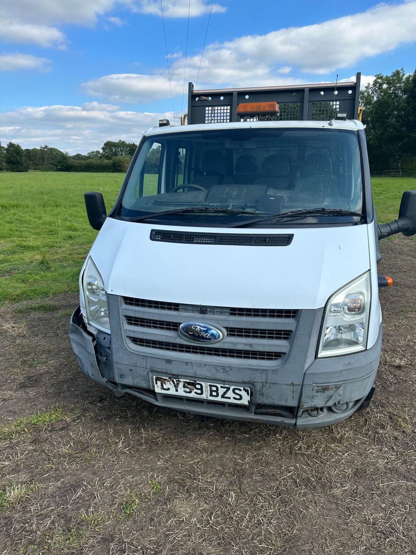 2009 59 FORD TRANSIT CREW CAB TIPPER - STARTS AND RUNS BUT DOESN’T DRIVE - REAR AXLE FAULTY - Image 3 of 10