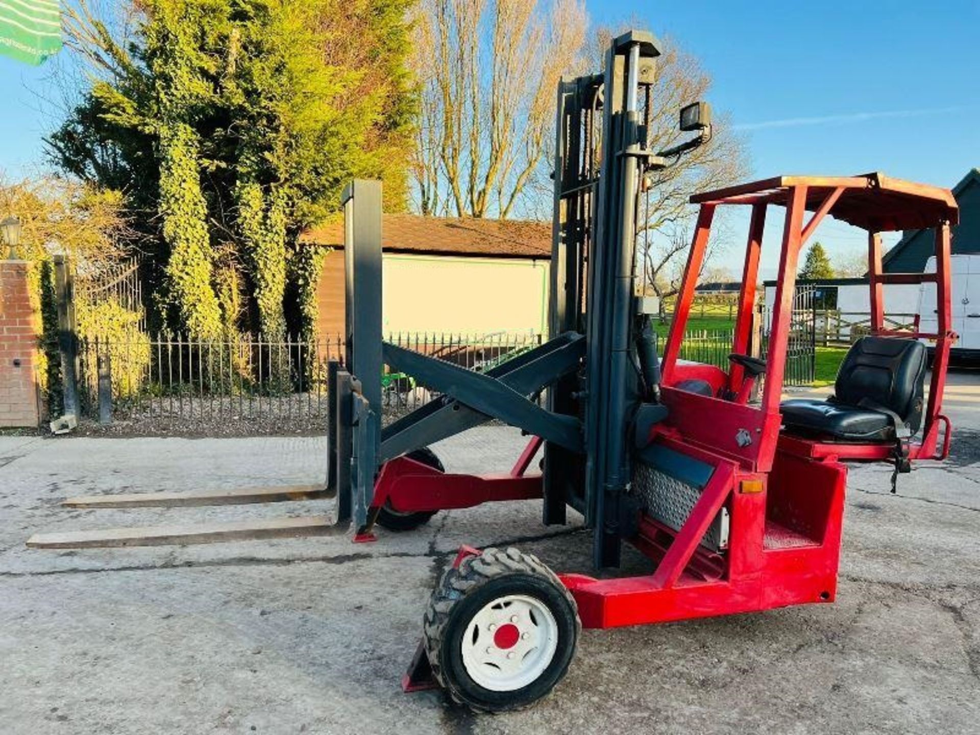 KOOIAAP FORK TRUCK C/W KUBOTA ENGINE & HYDRAULIC PUSH OUT HEAD STOCK