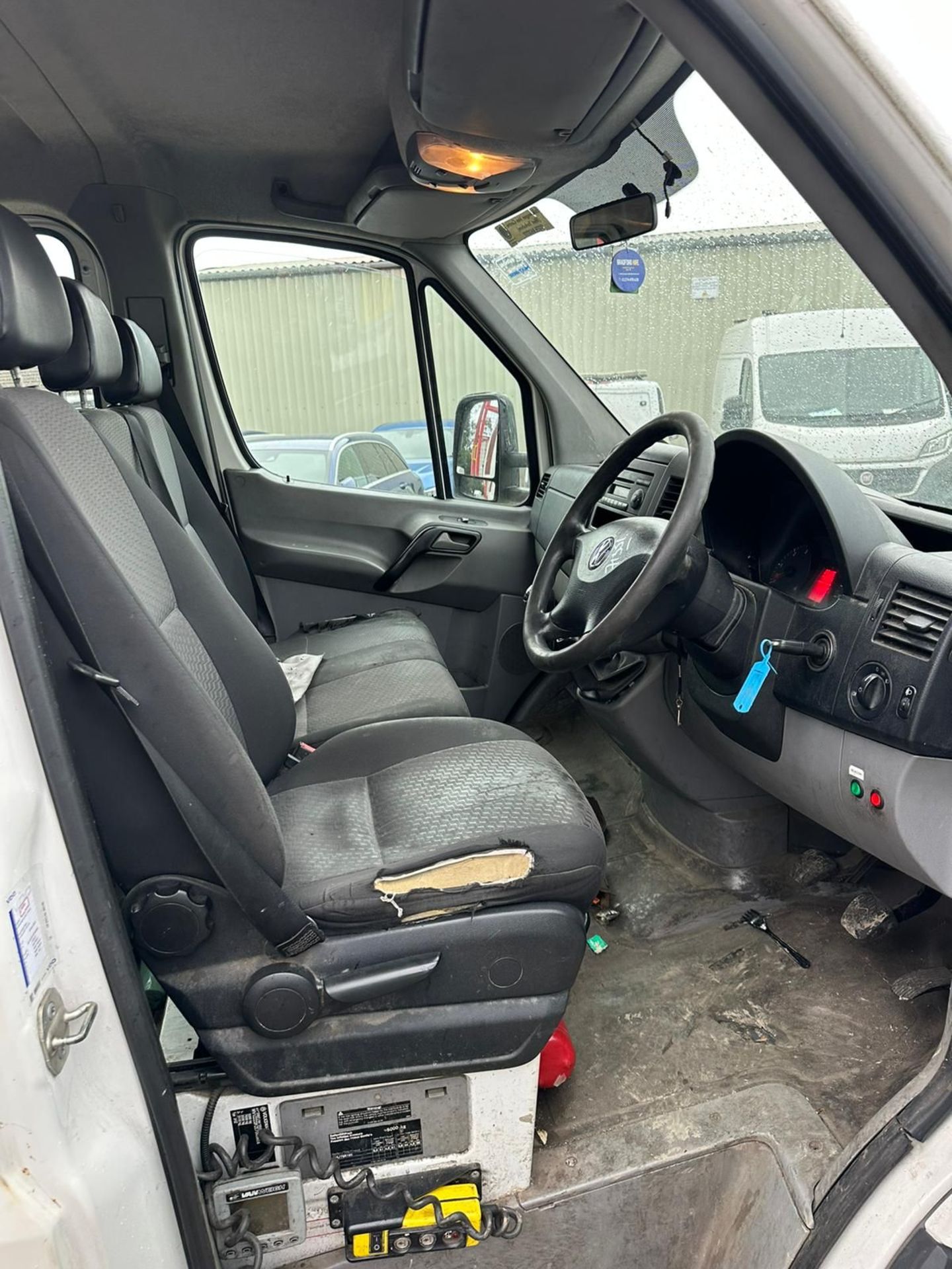 2014 63 VOLKSWAGEN CRAFTER CR50 CAGED TIPPER - 71K MILES - EX COUNCIL FROM NEW - 5 TON GROSS - Bild 2 aus 9
