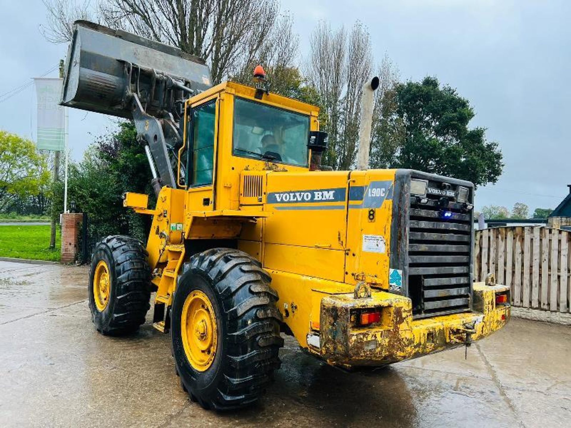 VOLVO L90C 4WD LOADING SHOVEL C/W BUCKET  - Bild 6 aus 14