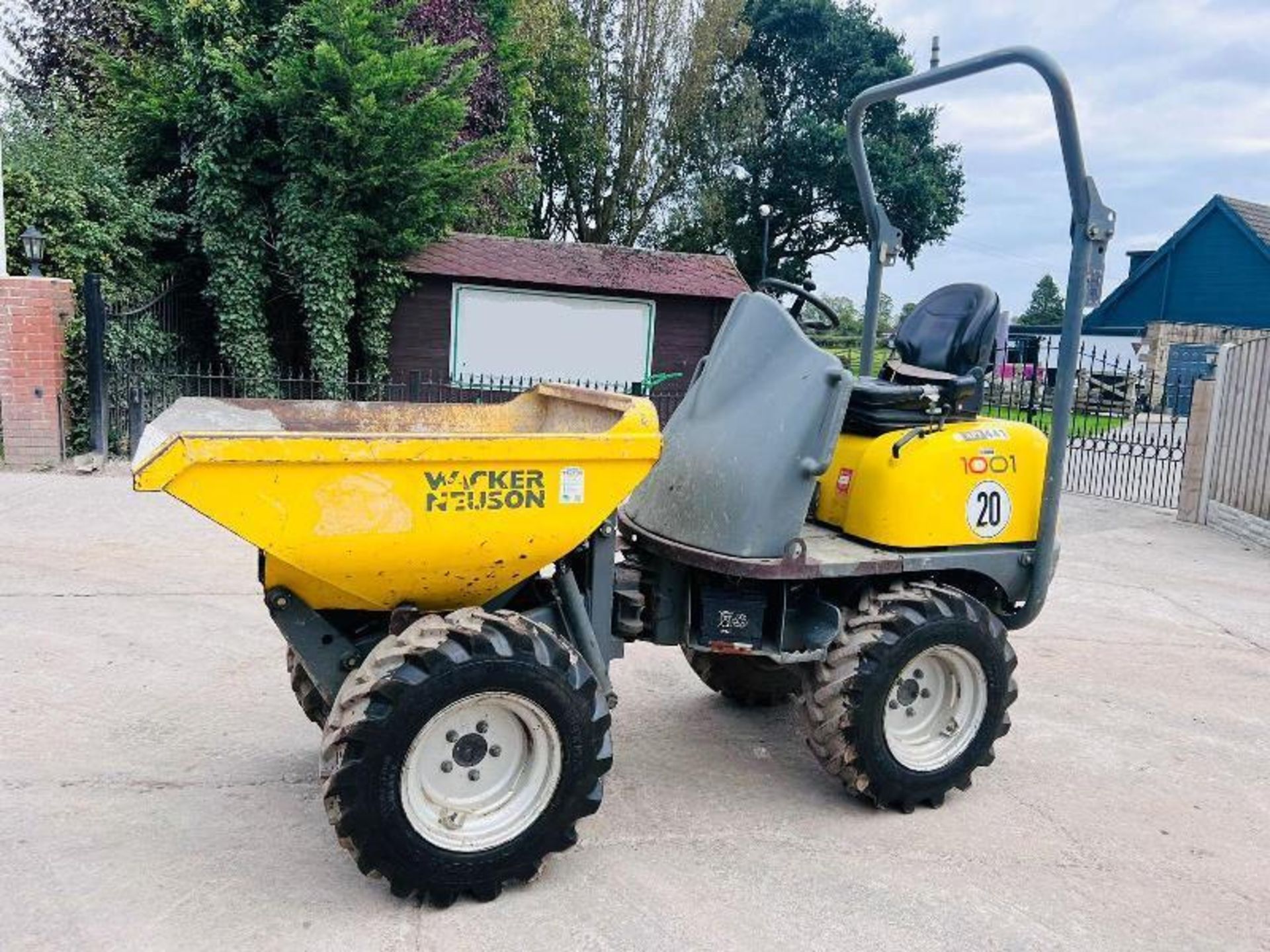 WACKER NEUSON 1001 HIGH TIP DUMPER *YEAR 2016, 1137HOURS* C/W ROLE BAR