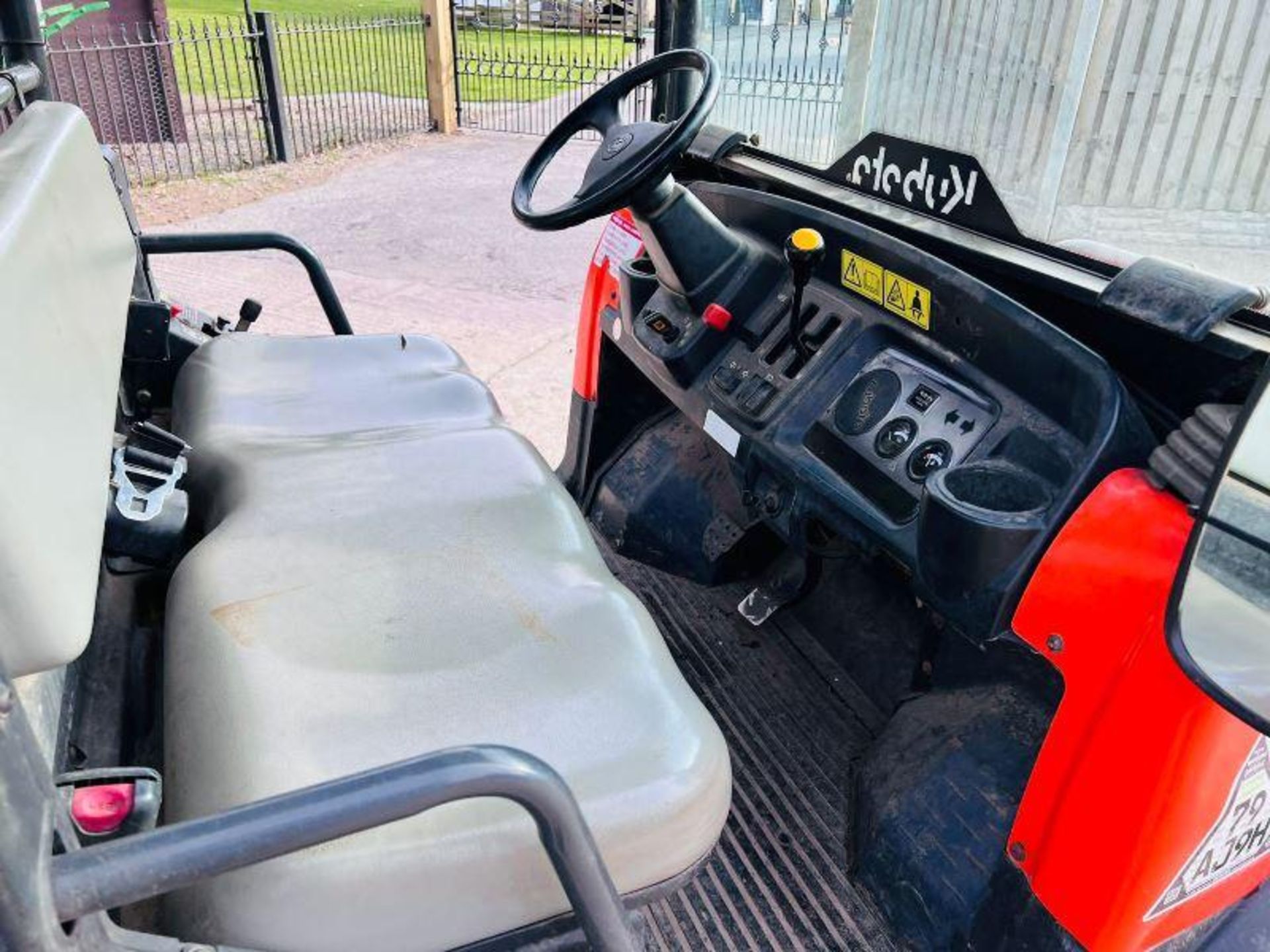 KUBOTA RTV900 4WD UTV *ROAD REGISTERED* C/W KUBOTA ENGINE - Image 9 of 17