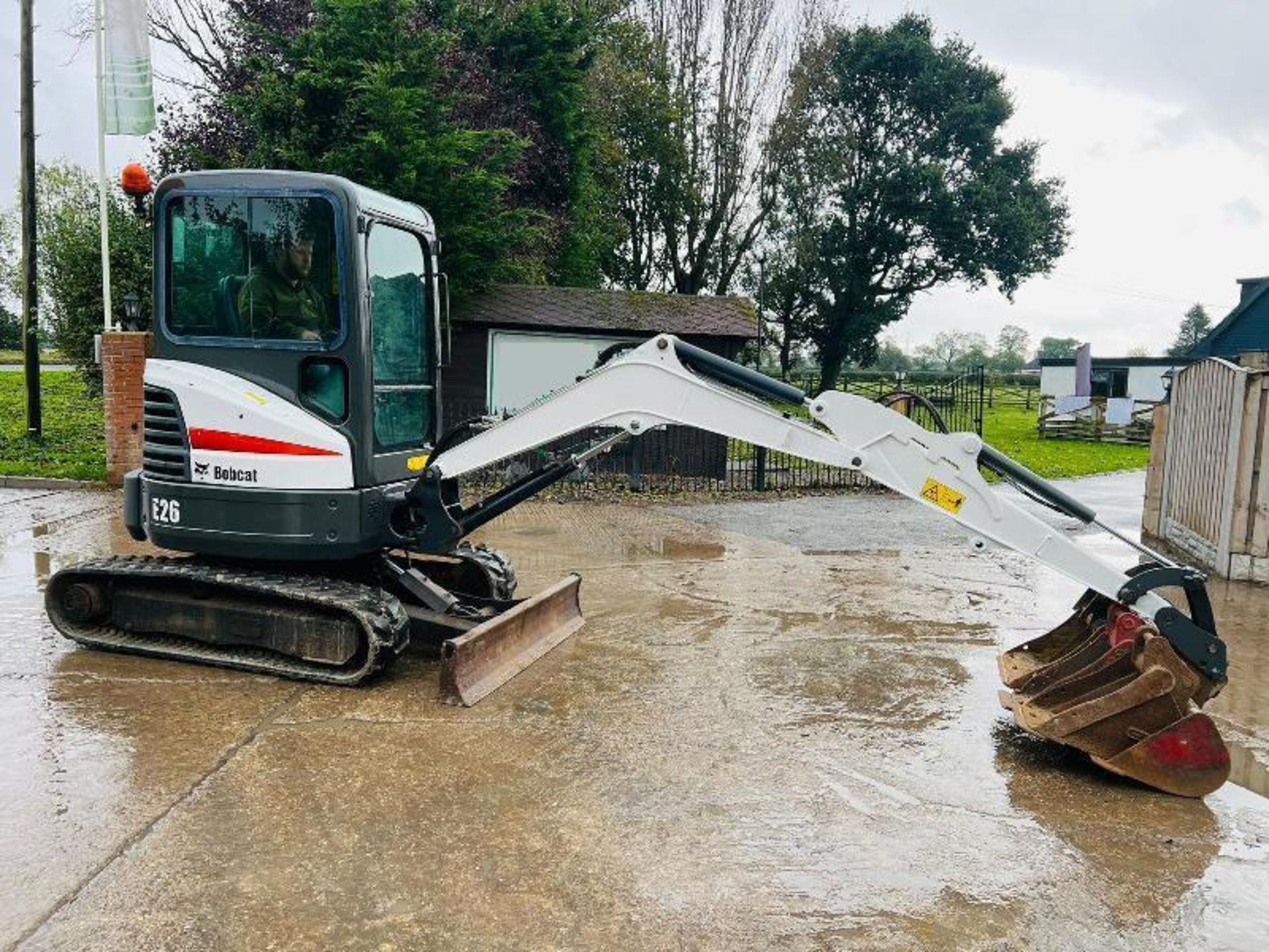 BOBCAT E26 EXCAVATOR *YEAR 2014, 3897 HOURS* C/W QUICK HITCH. - Image 13 of 15