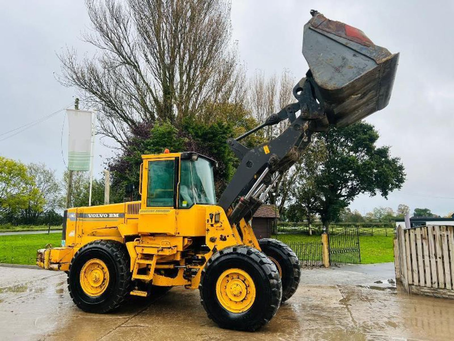 VOLVO L90C 4WD LOADING SHOVEL C/W BUCKET  - Bild 14 aus 14