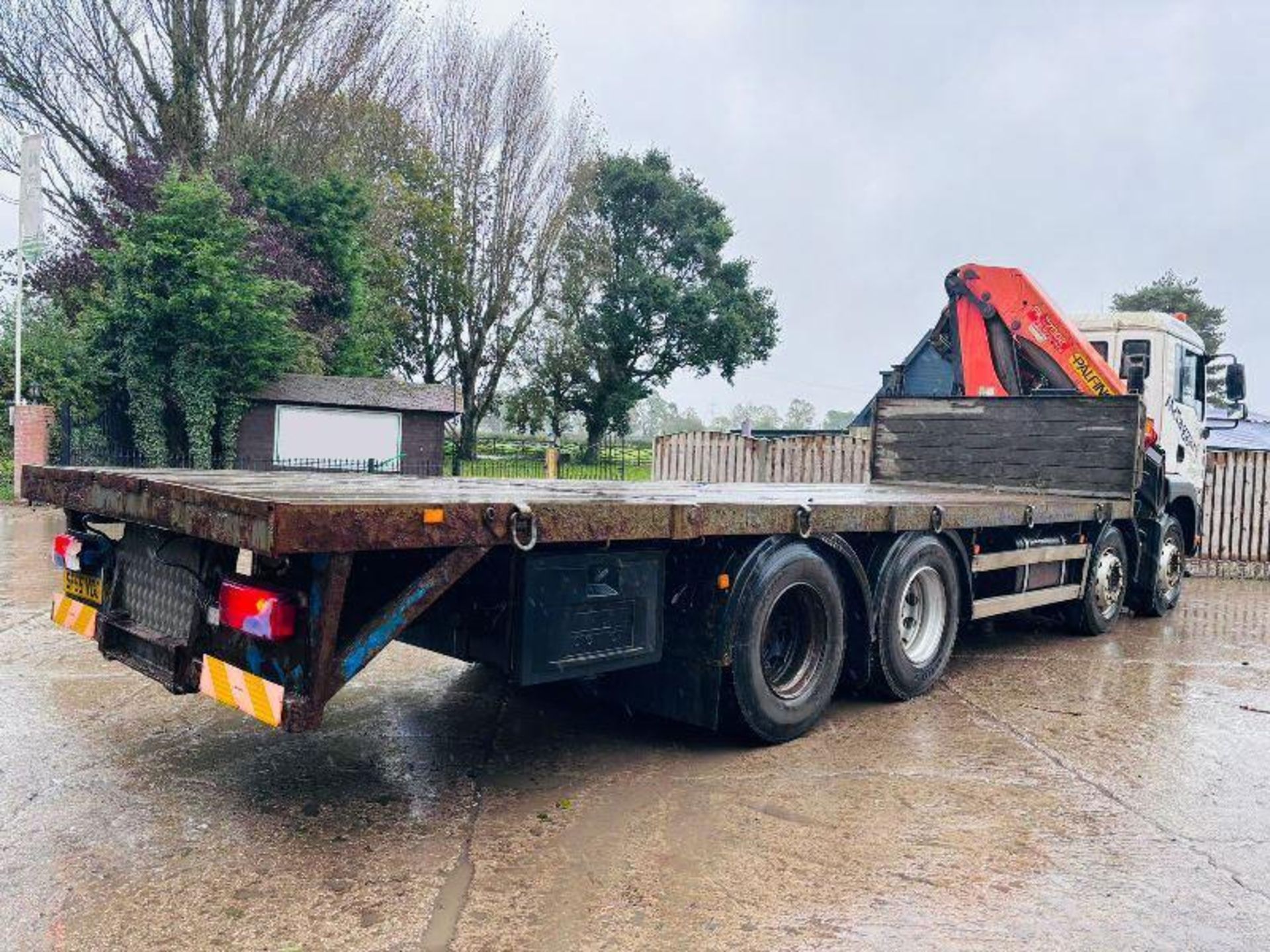 2005 MAN 32.353 DOUBLE DRIVE FLAT BED LORRY *CRANE & SUPPORT LEGS NOT INCLUDED* - Image 15 of 17