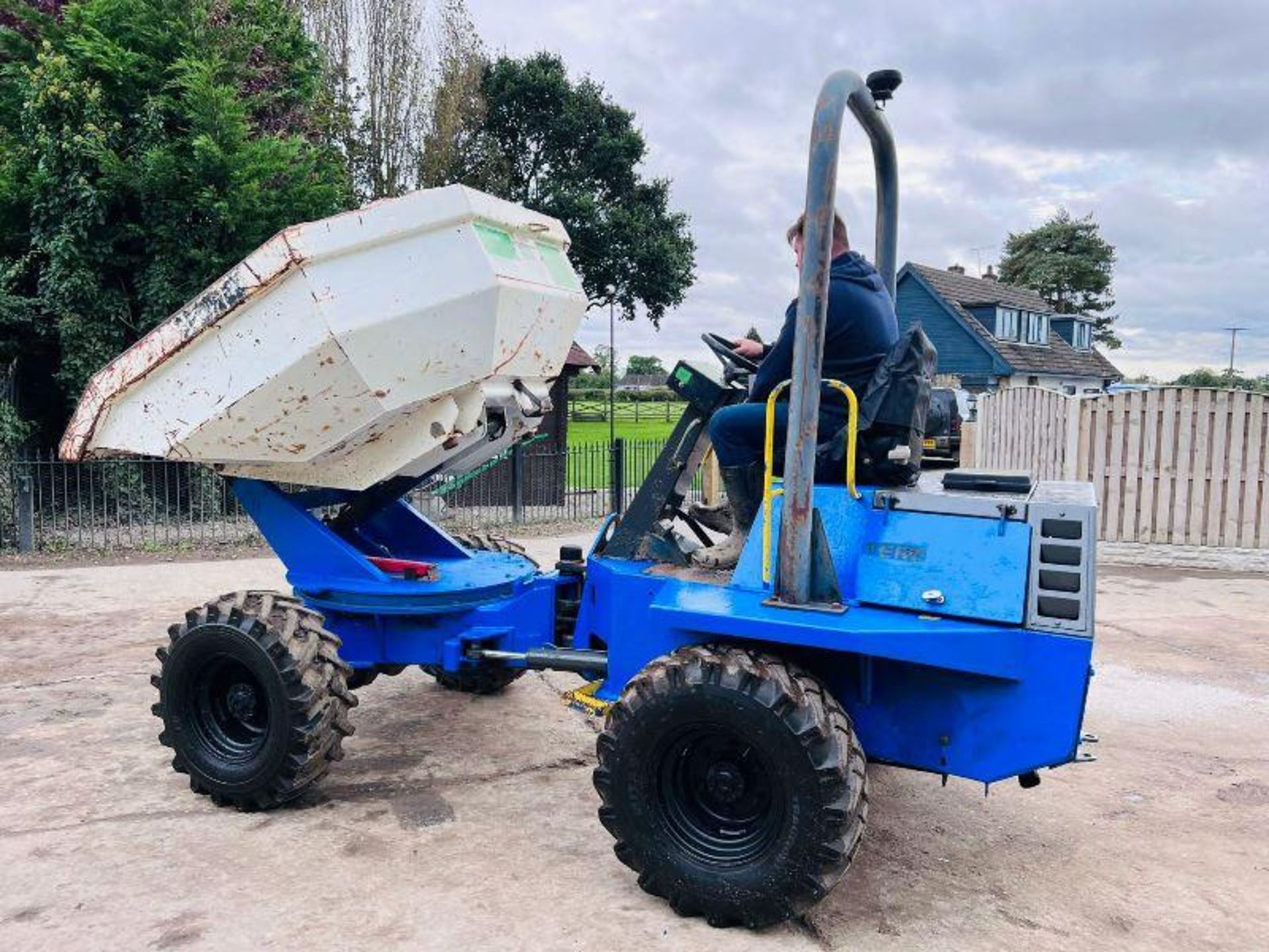 TEREX 3 TON SWIVEL TIP DUMPER C/W ROLE BAR - Image 13 of 18